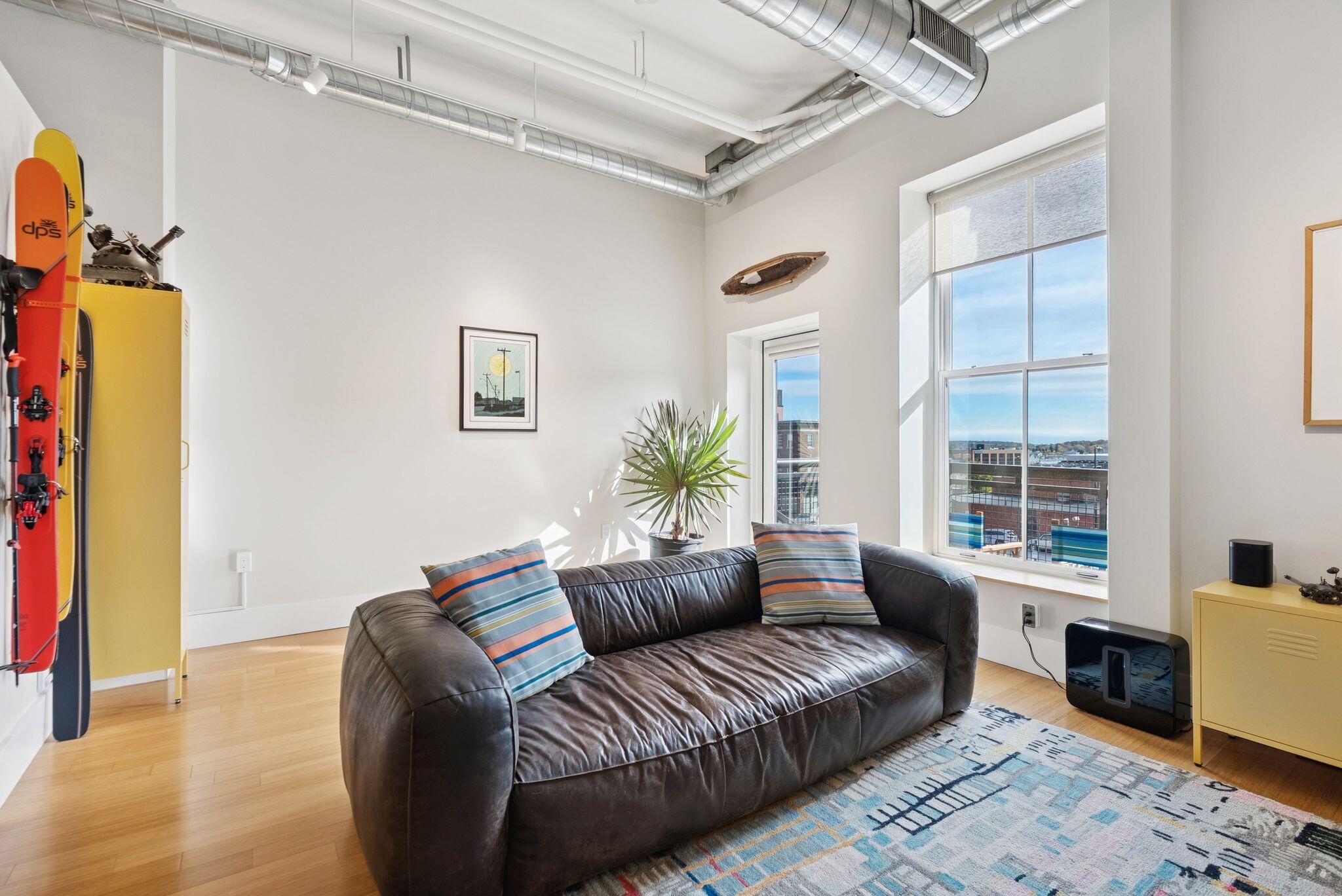 15 Brown Street, 206