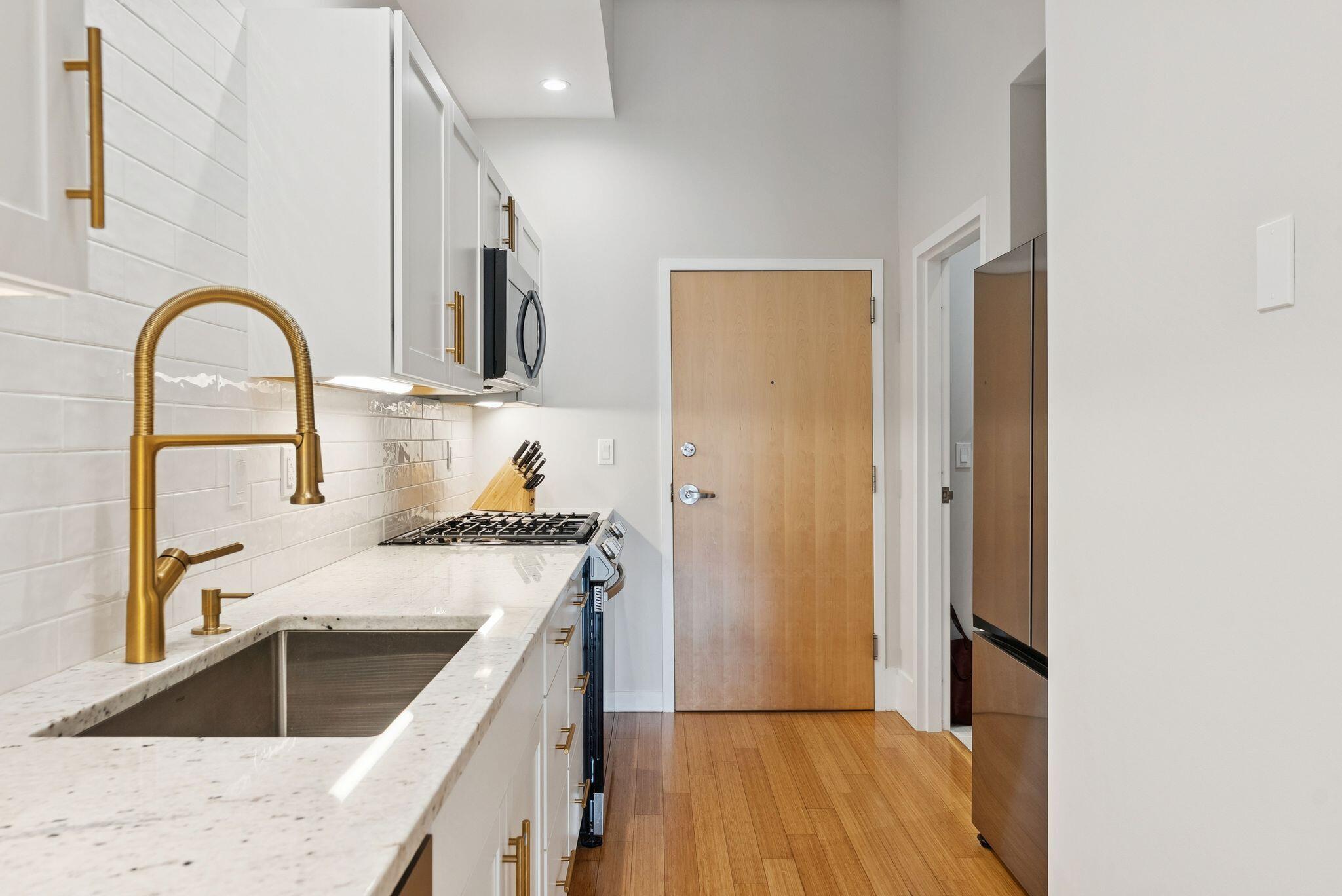 15 Brown Street, 206