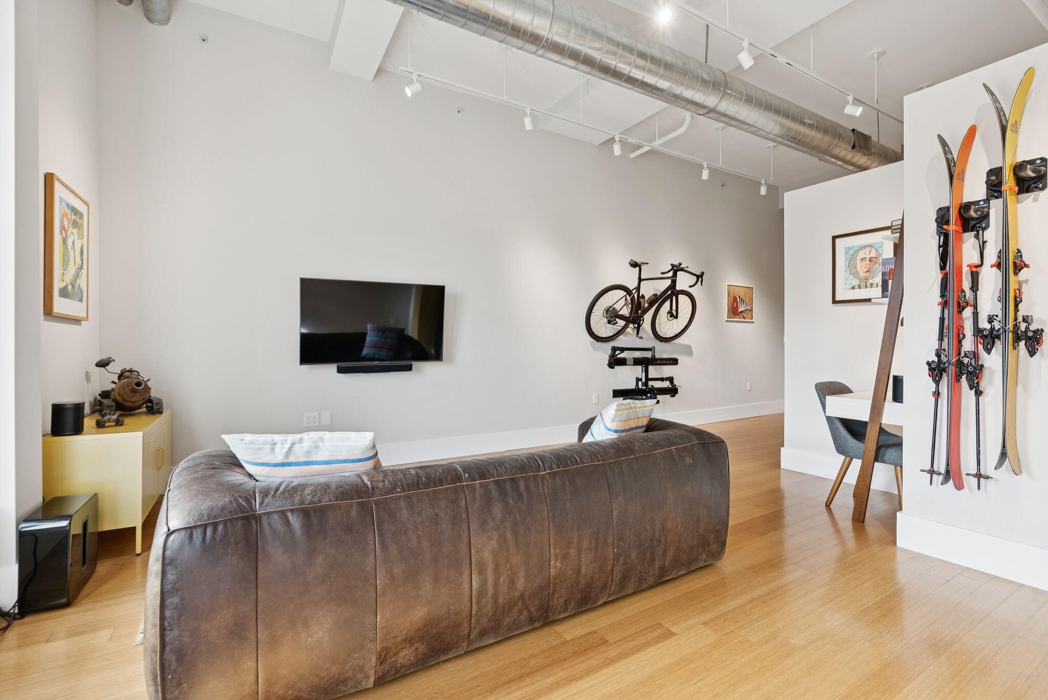 15 Brown Street, 206