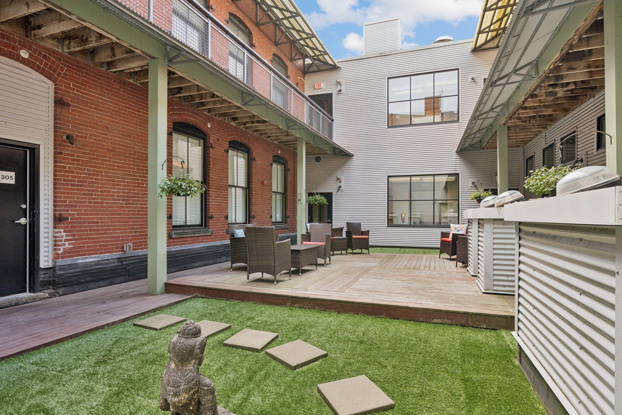 15 Brown Street, 206