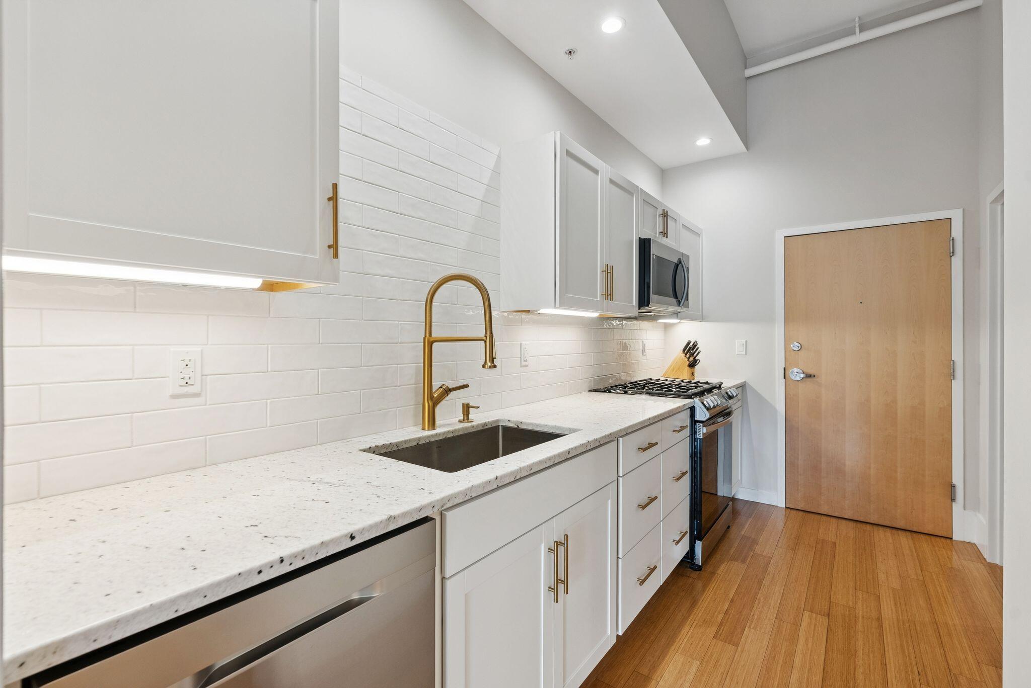 15 Brown Street, 206