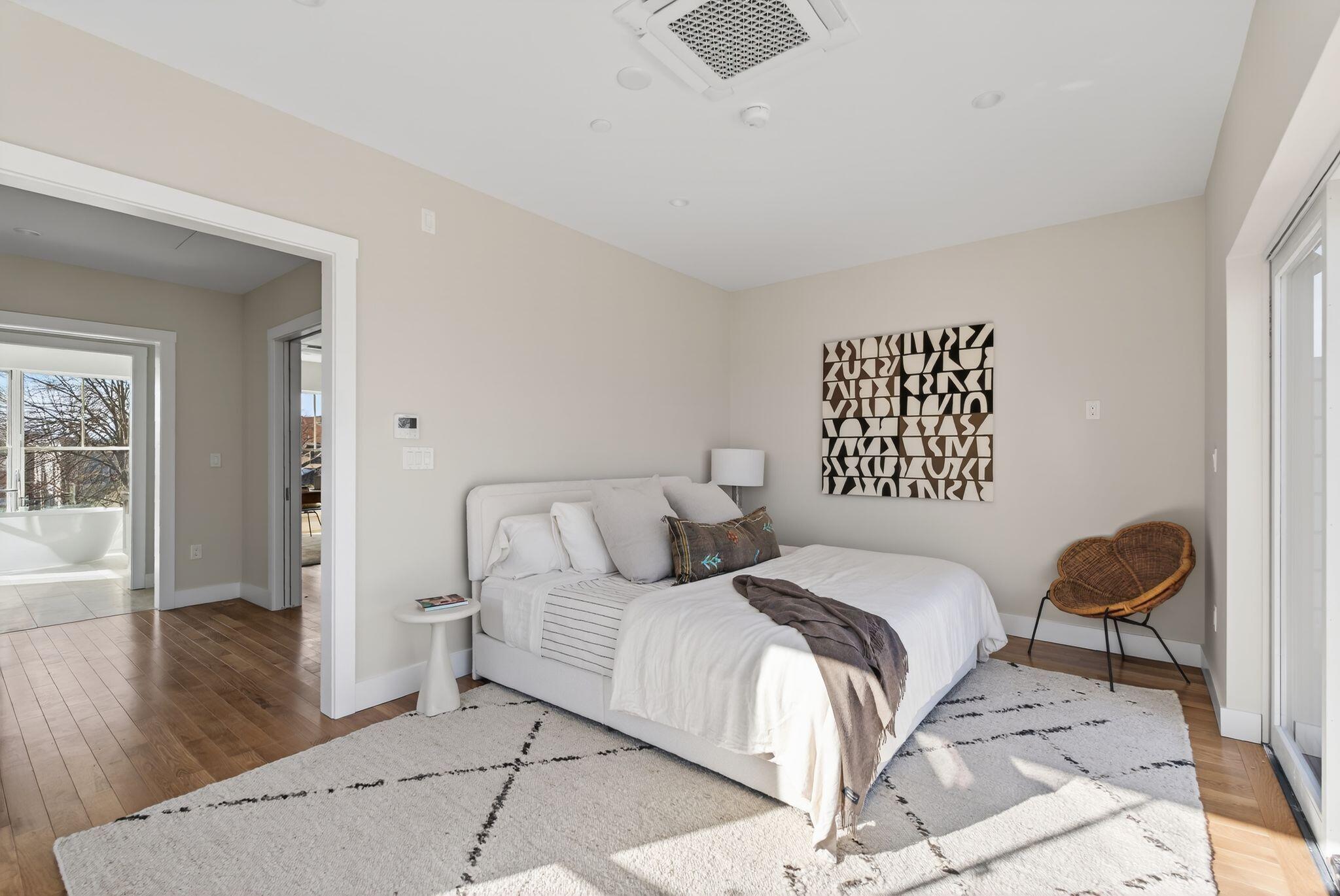 55 Carleton Street B