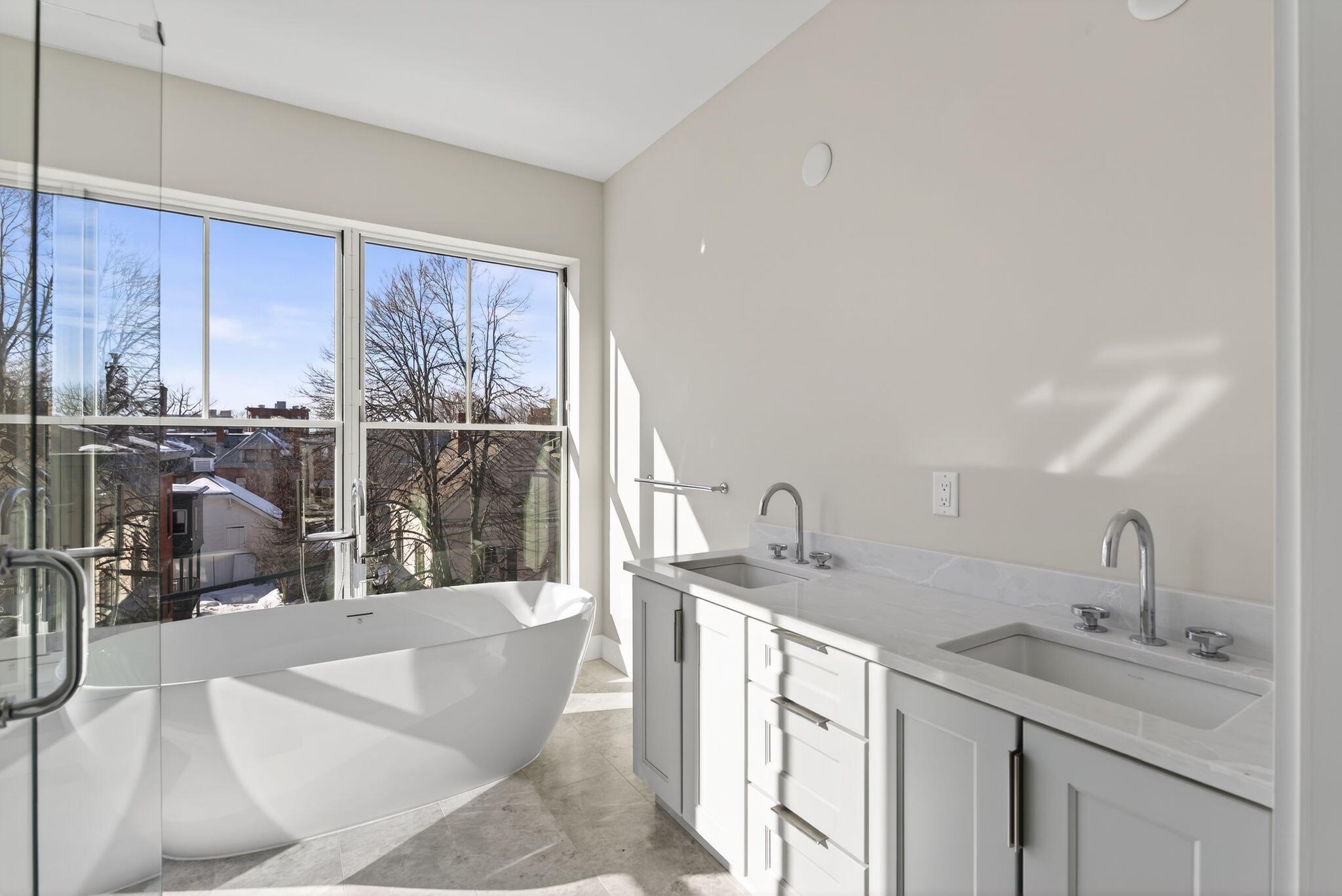 55 Carleton Street B