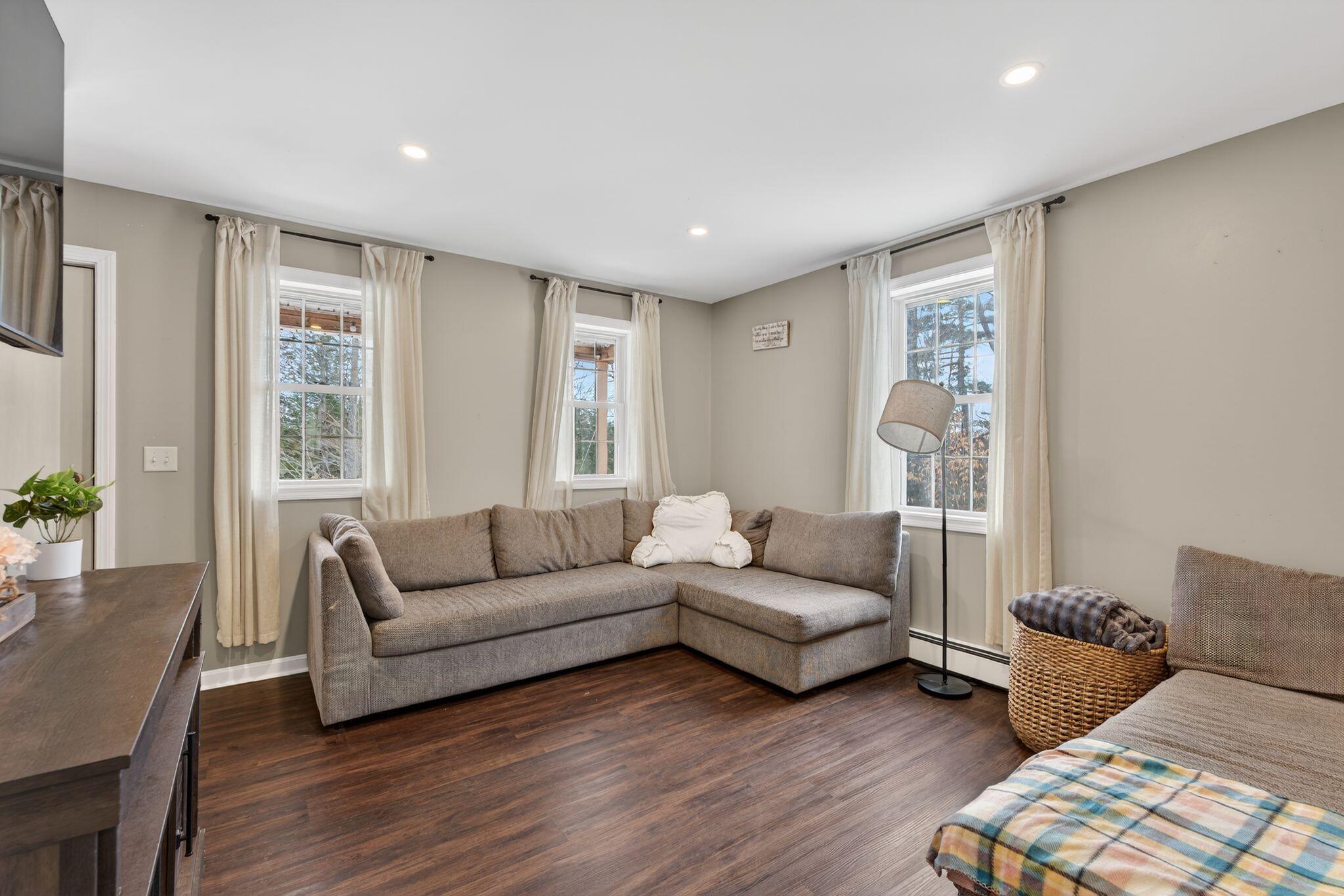 593 Pequawket Trail