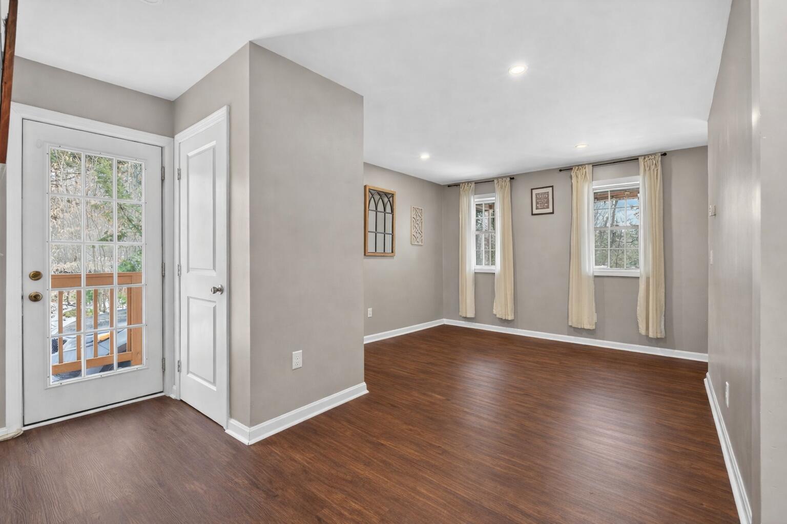 593 Pequawket Trail
