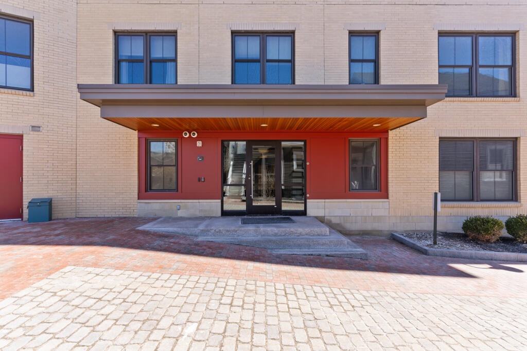 25 High Street 212