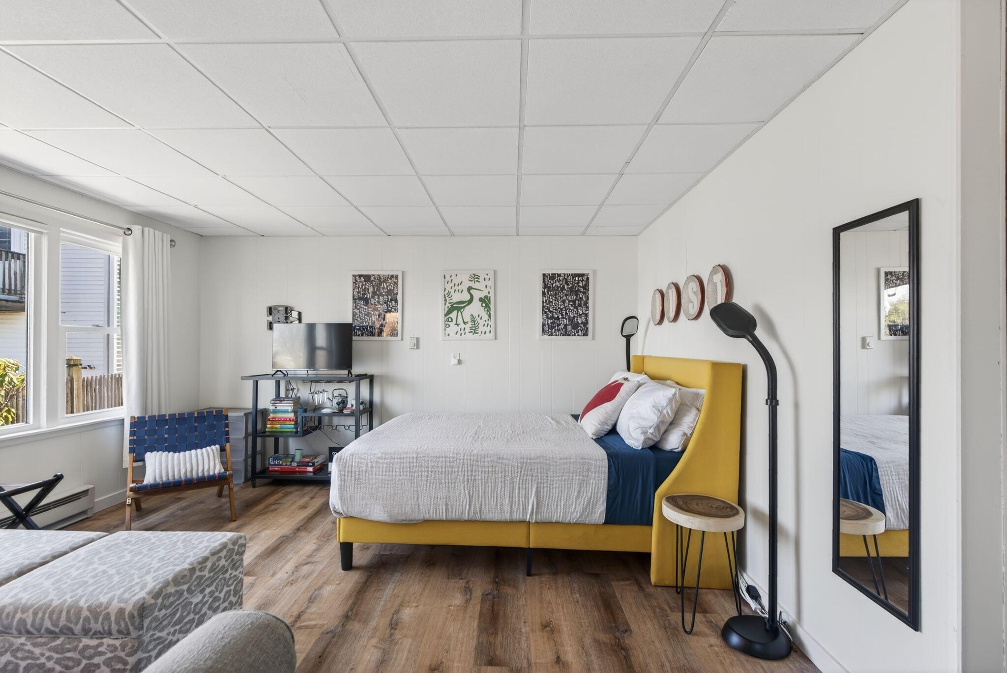 9 E Grand Avenue 1