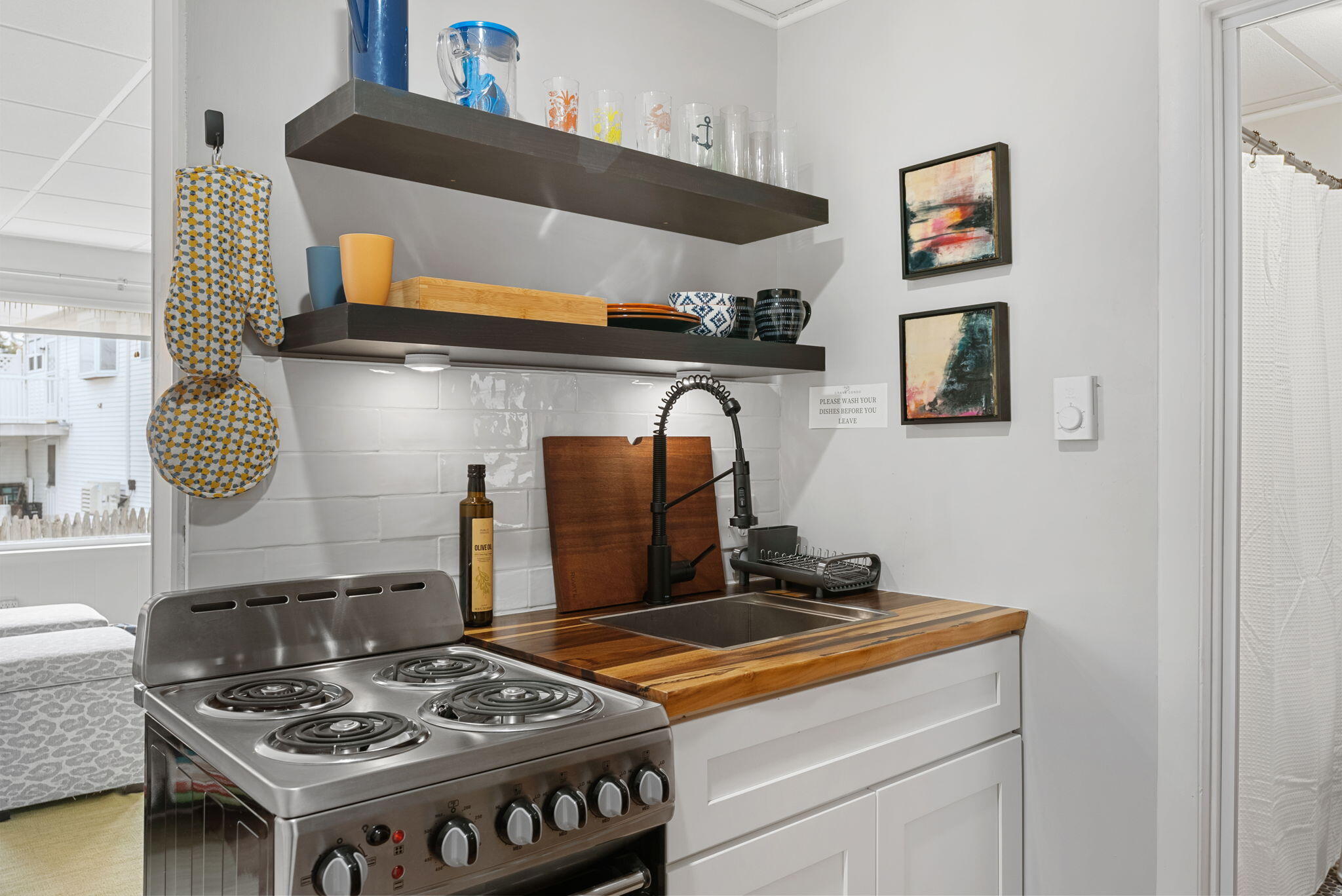 9 E Grand Avenue 1