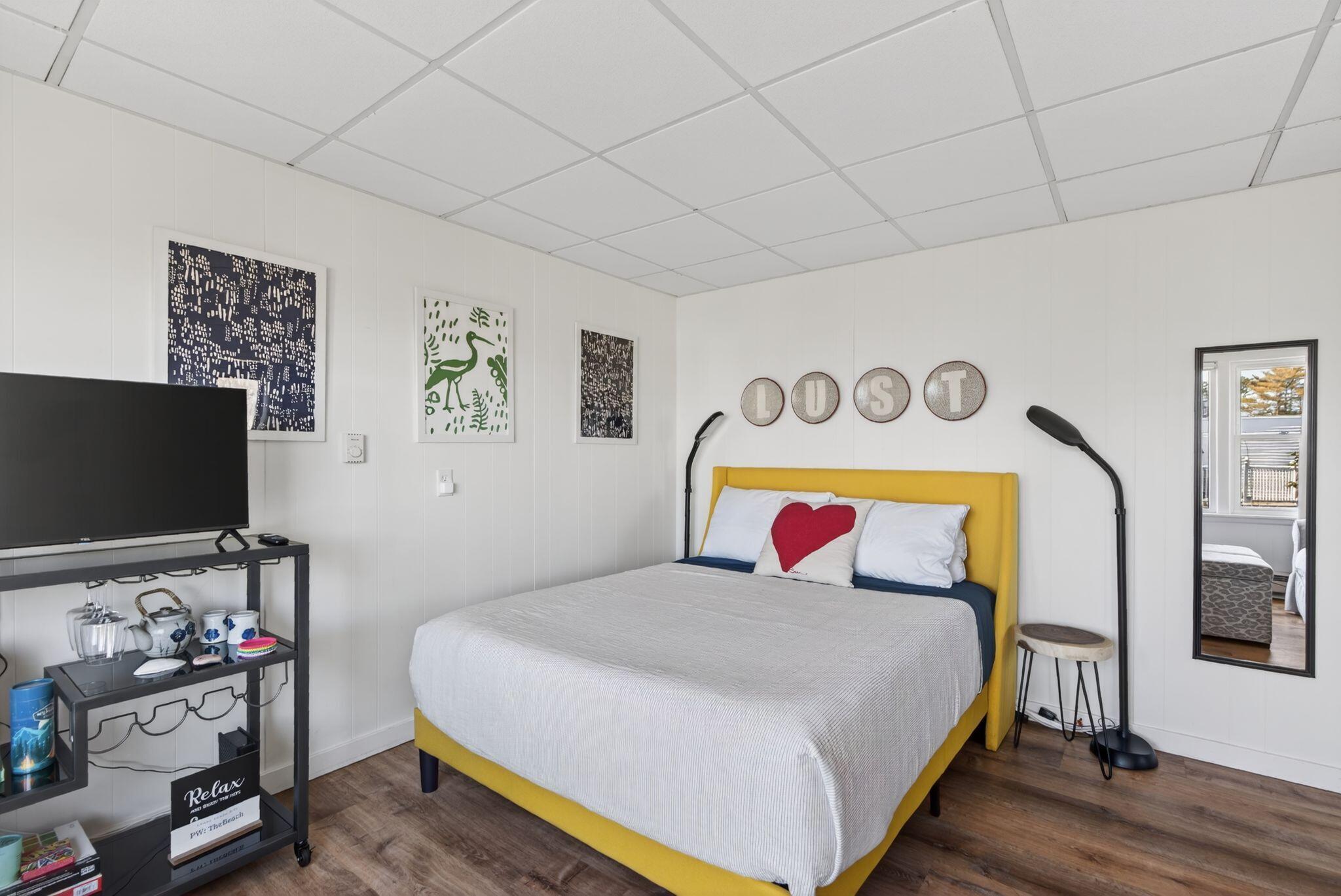 9 E Grand Avenue 1