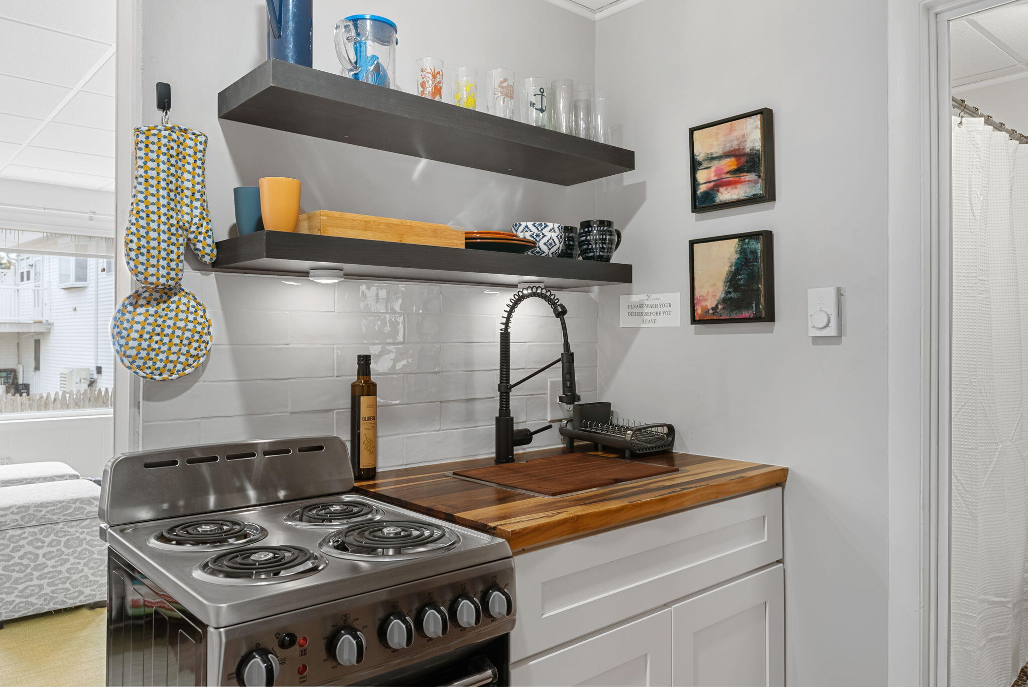 9 E Grand Avenue 1