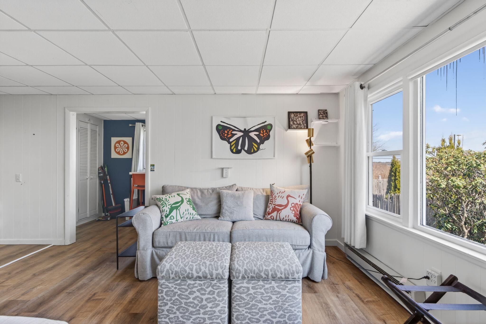 9 E Grand Avenue 1