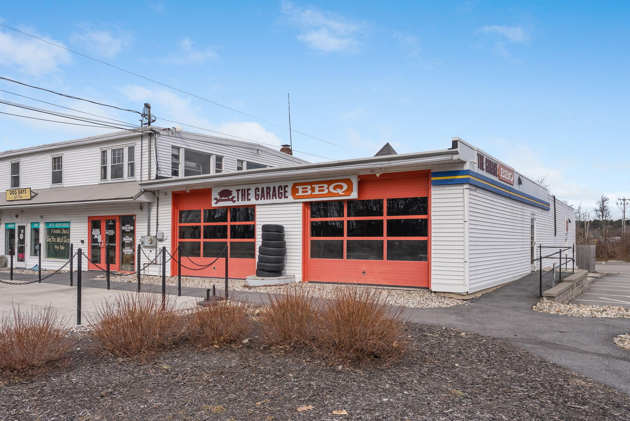 9 E Grand Avenue 1