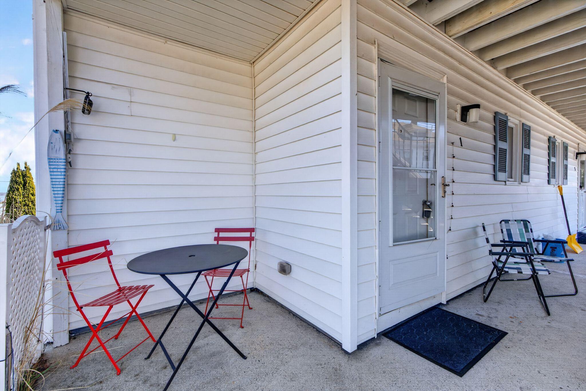 9 E Grand Avenue 1