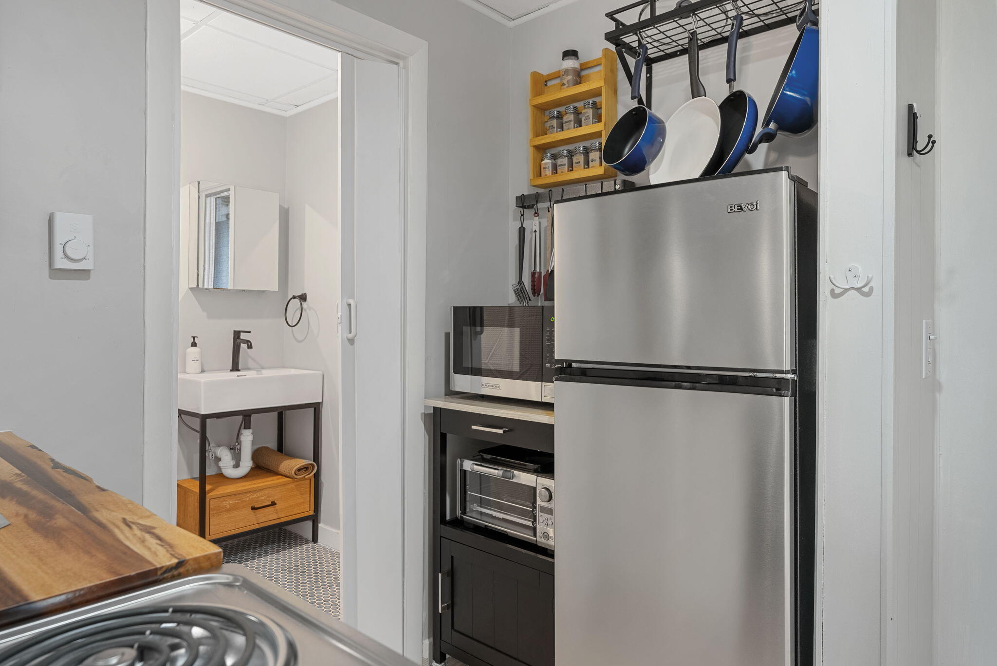 9 E Grand Avenue 1