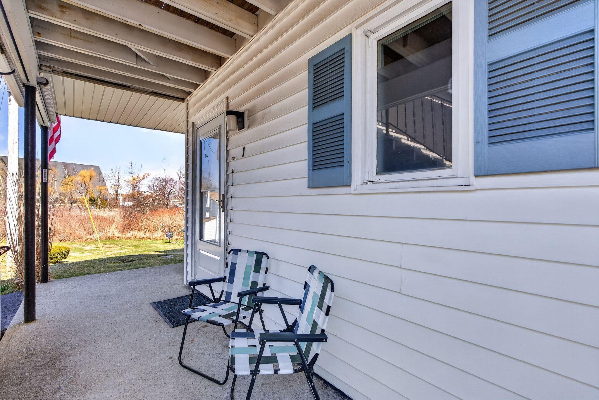 9 E Grand Avenue 1