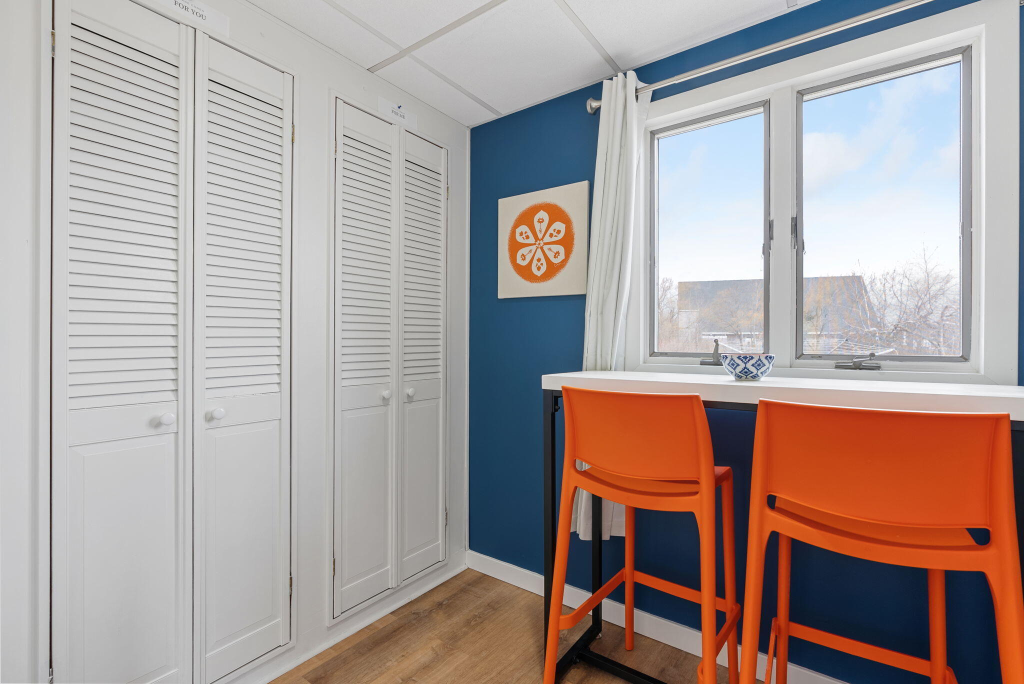 9 E Grand Avenue 1