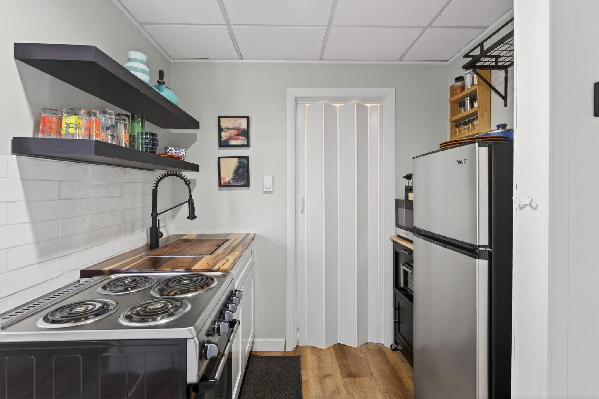 9 E Grand Avenue 1