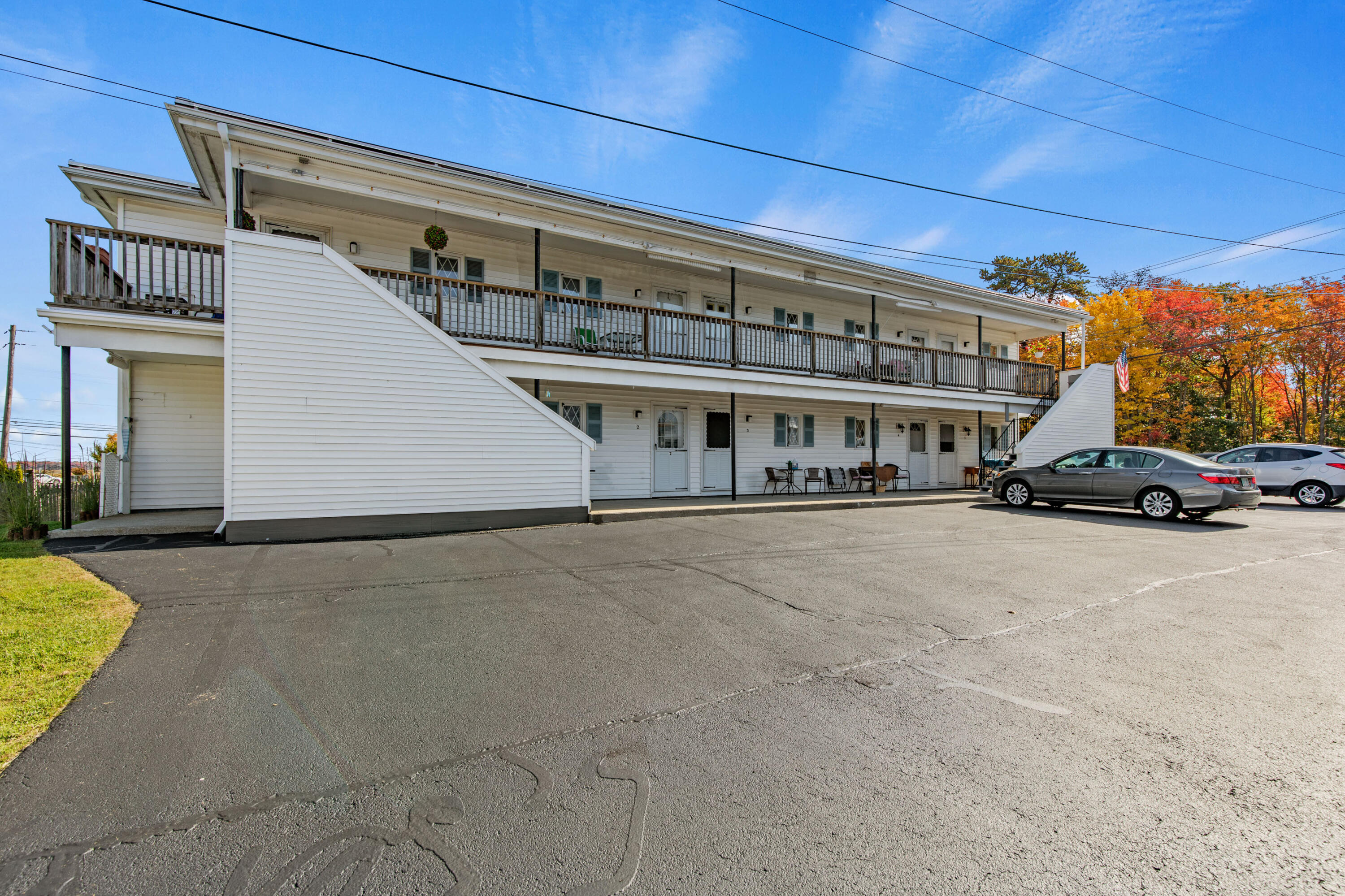 9 E Grand Avenue 1