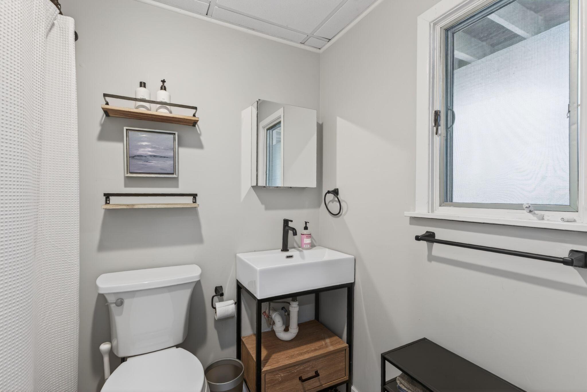 9 E Grand Avenue 1