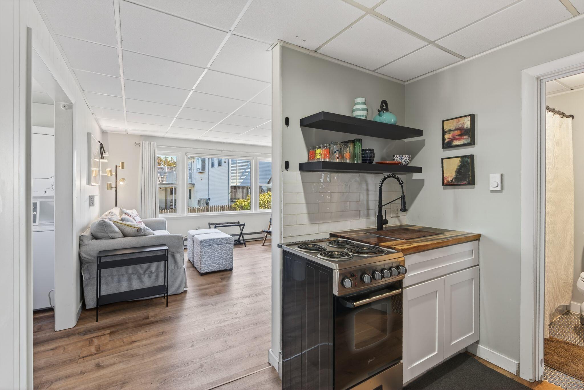 9 E Grand Avenue 1