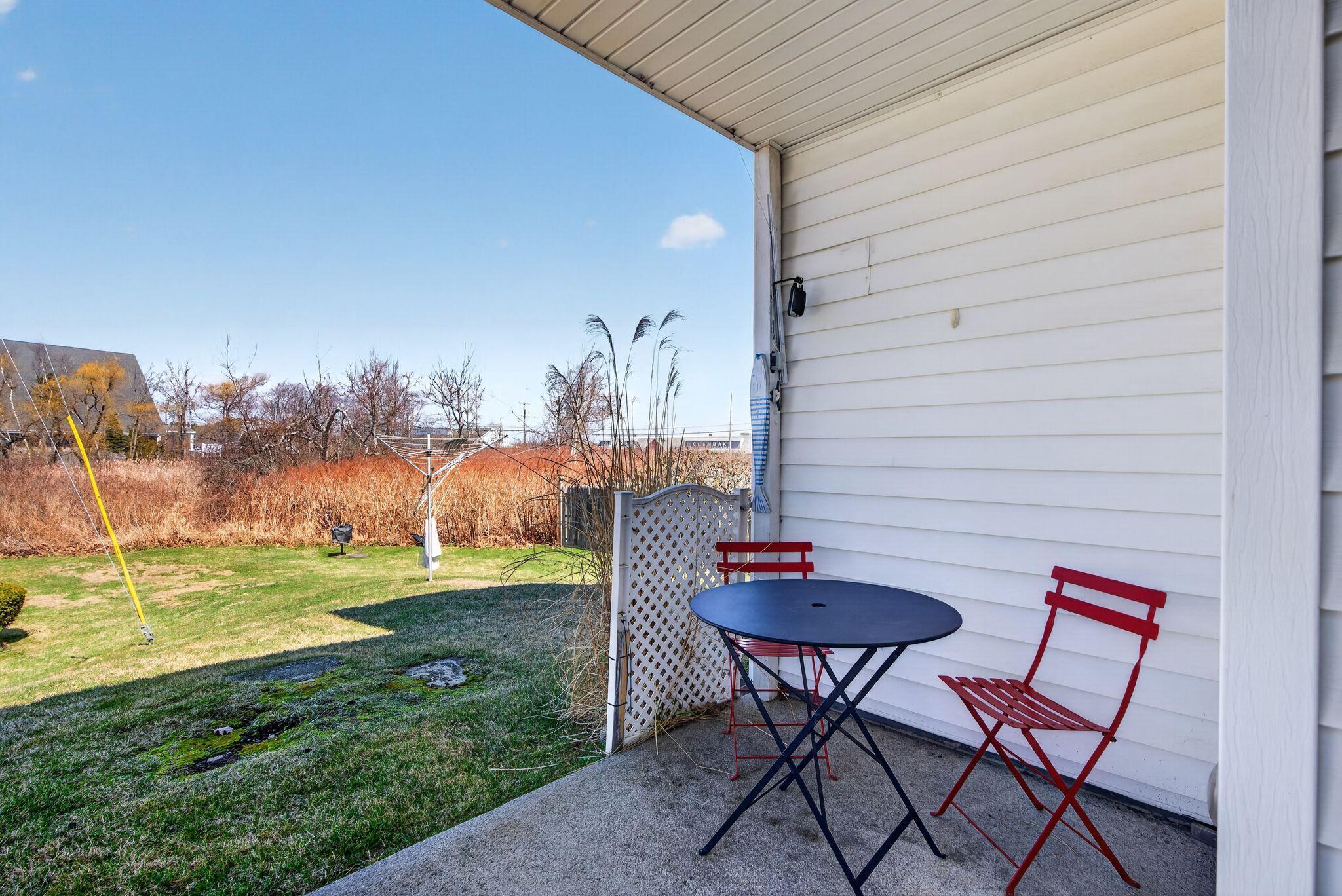 9 E Grand Avenue 1