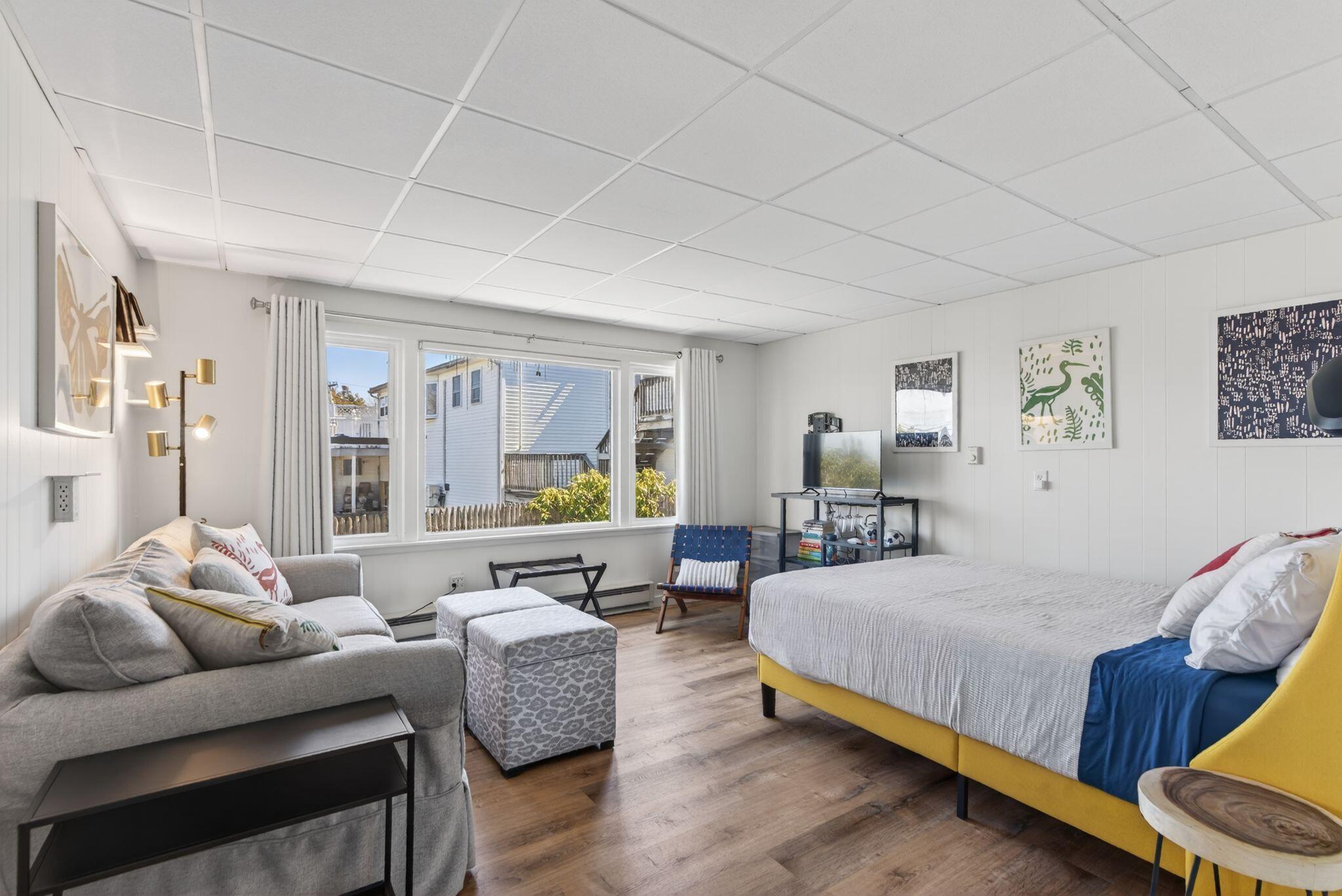 9 E Grand Avenue 1