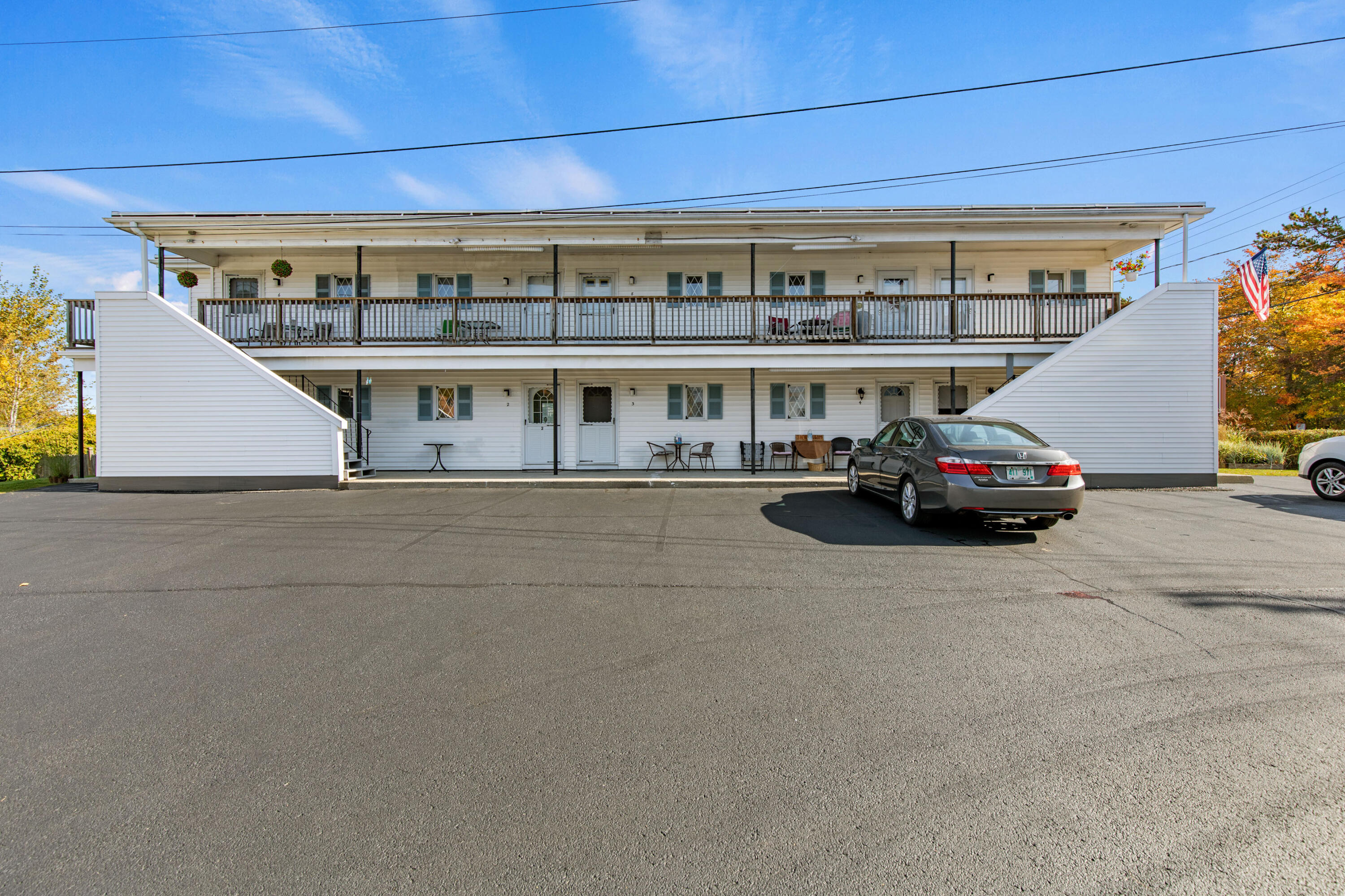 9 E Grand Avenue 1