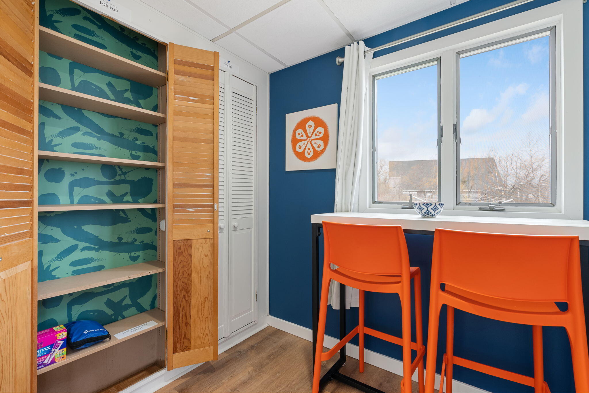 9 E Grand Avenue 1