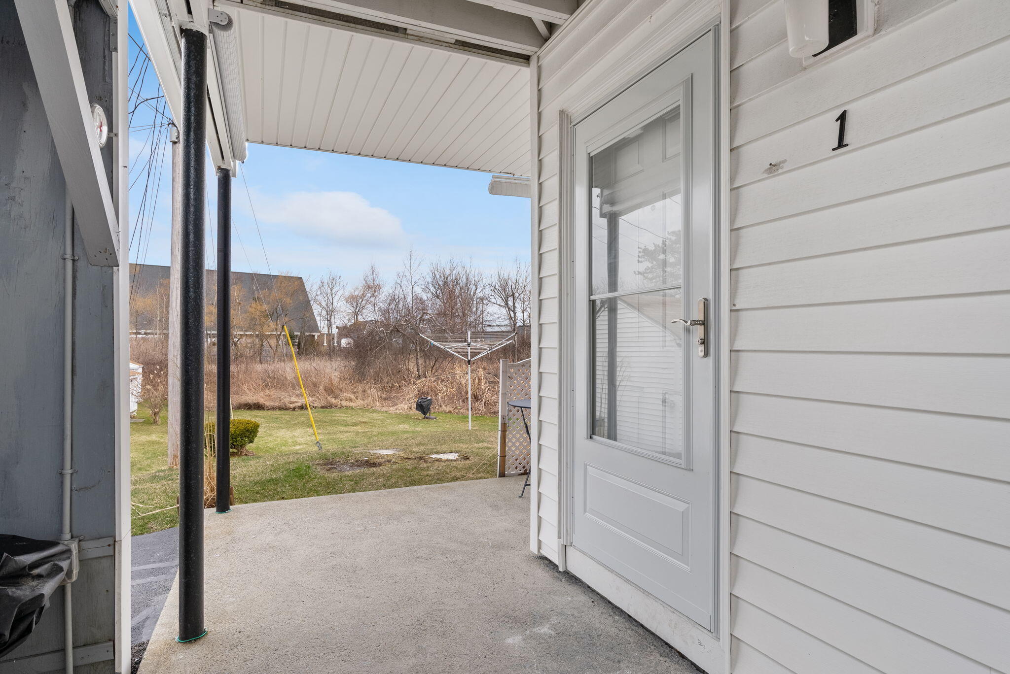 9 E Grand Avenue 1