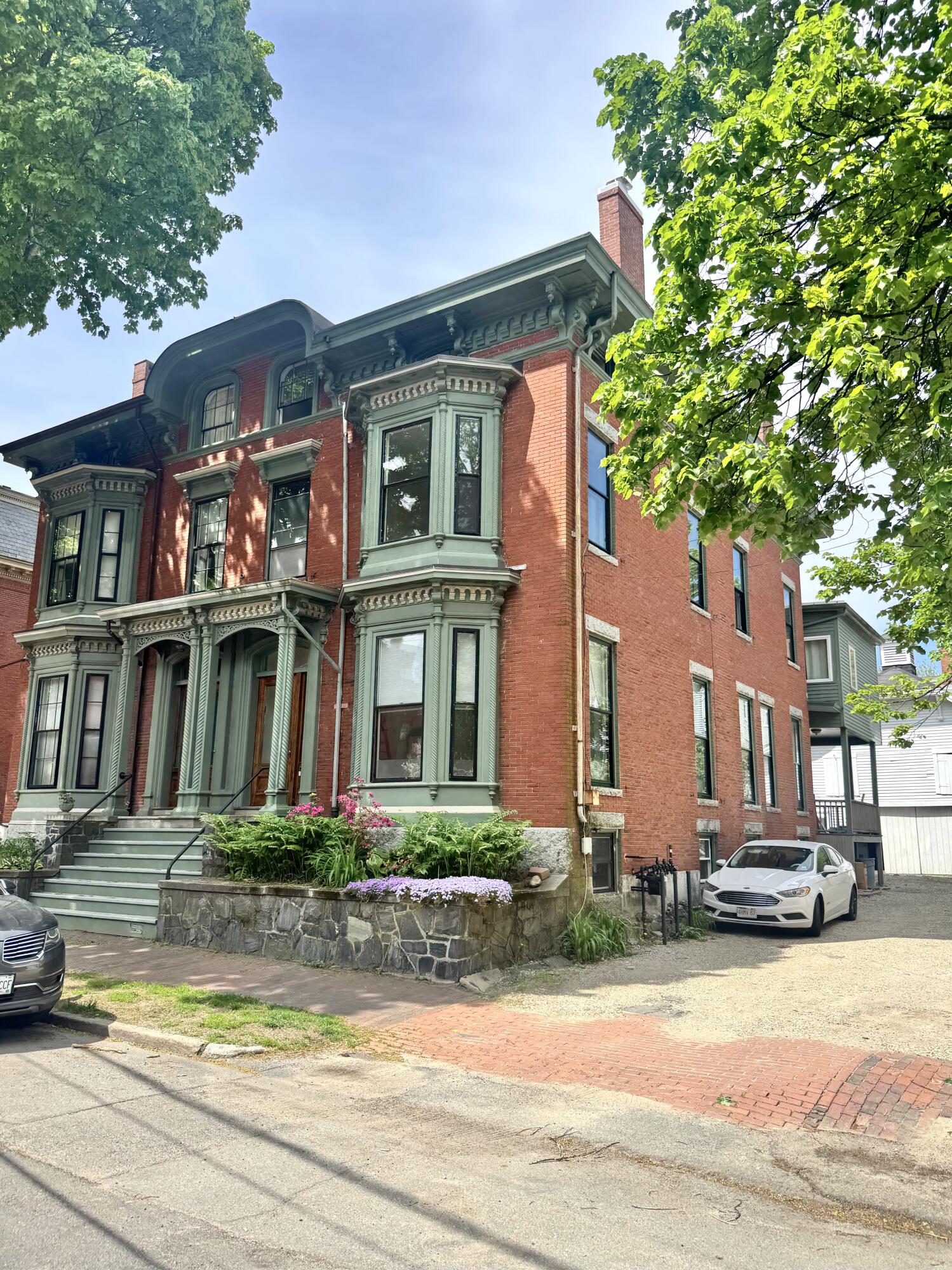 52 Carleton Street
