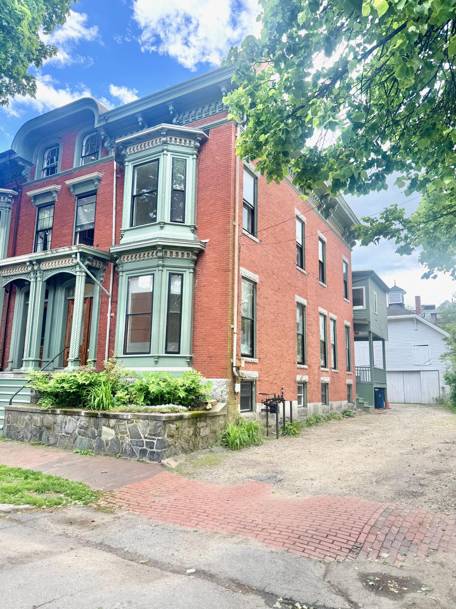 52 Carleton Street
