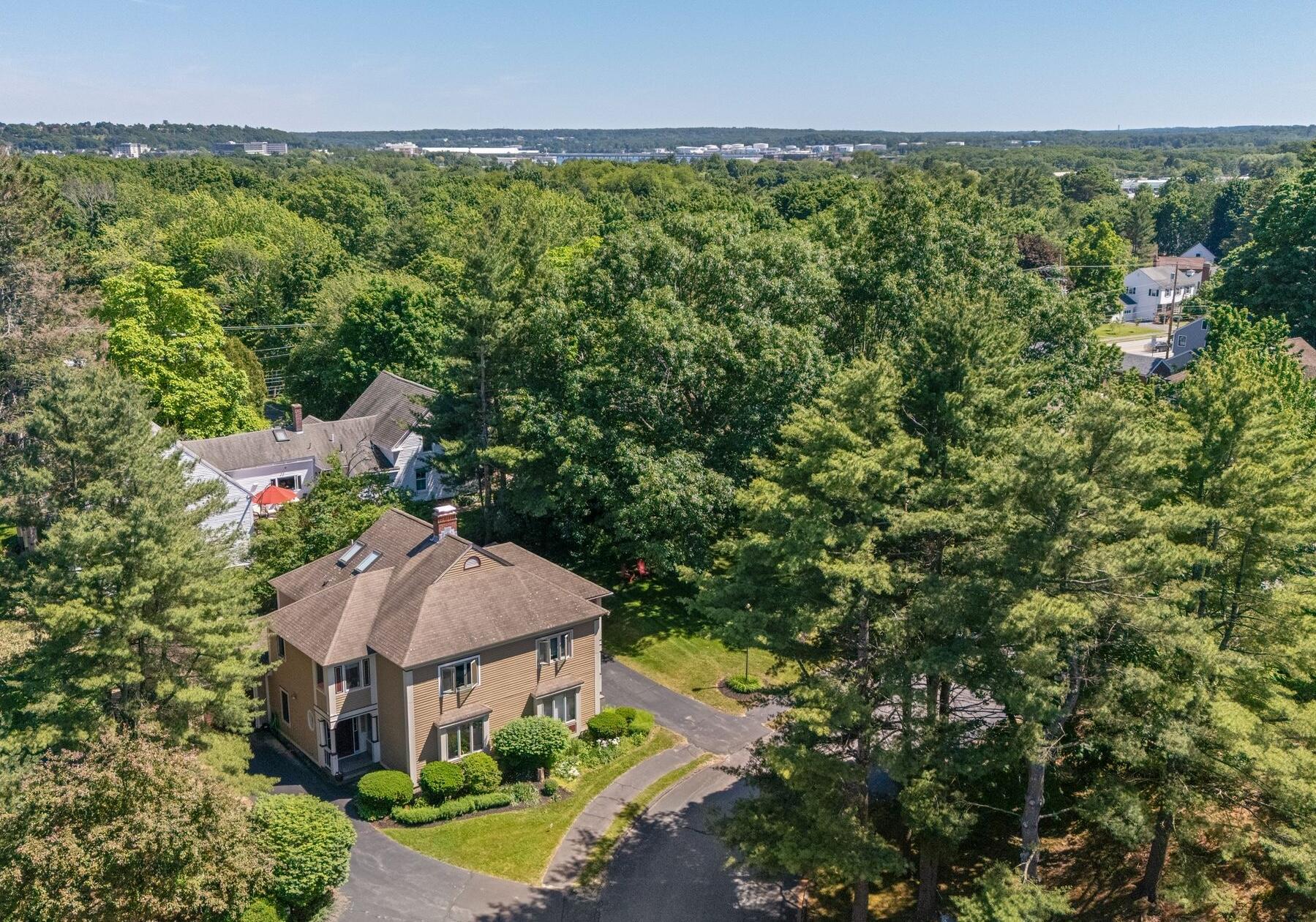 16 Stoneledge Drive 16