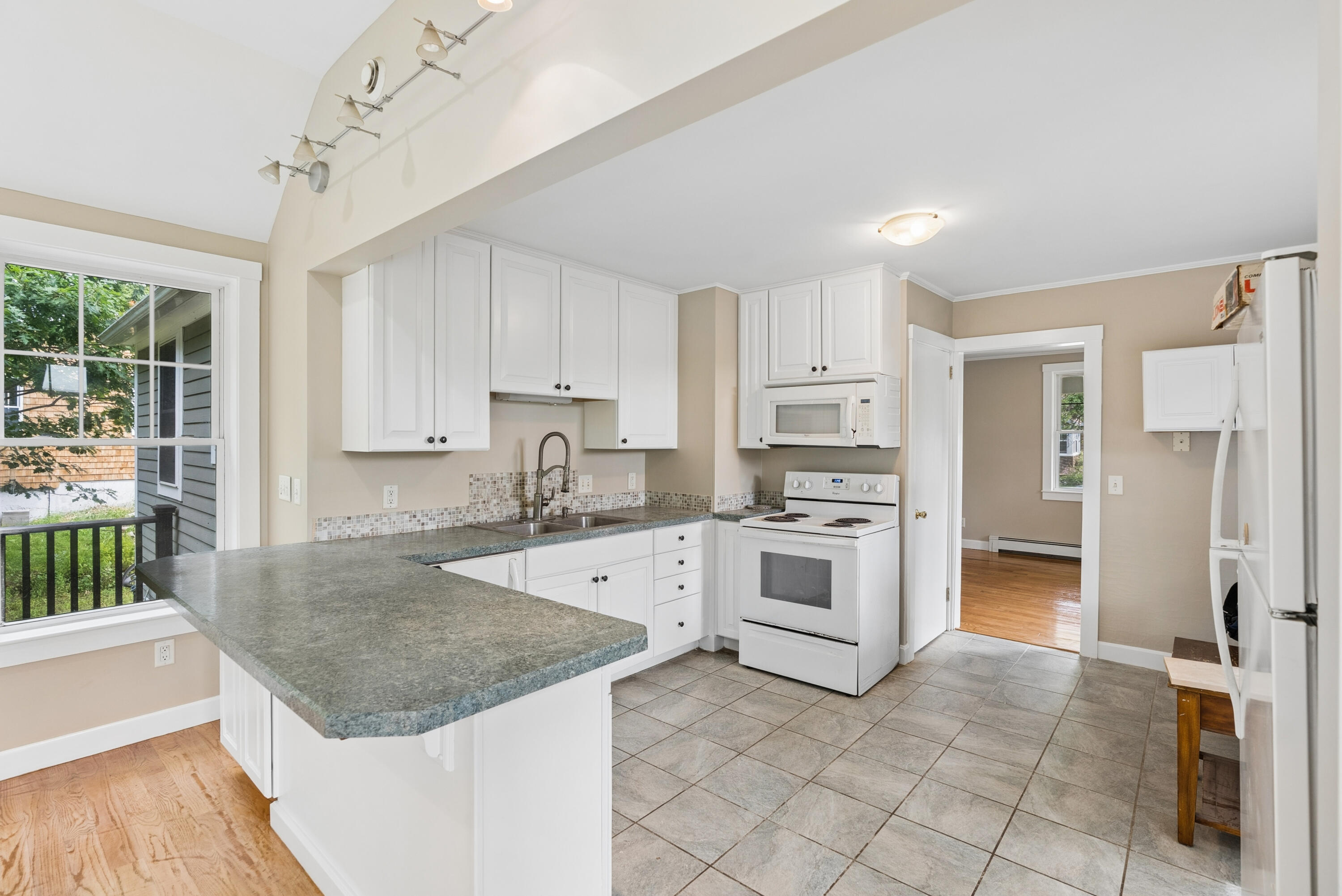 31 Longfellow Drive