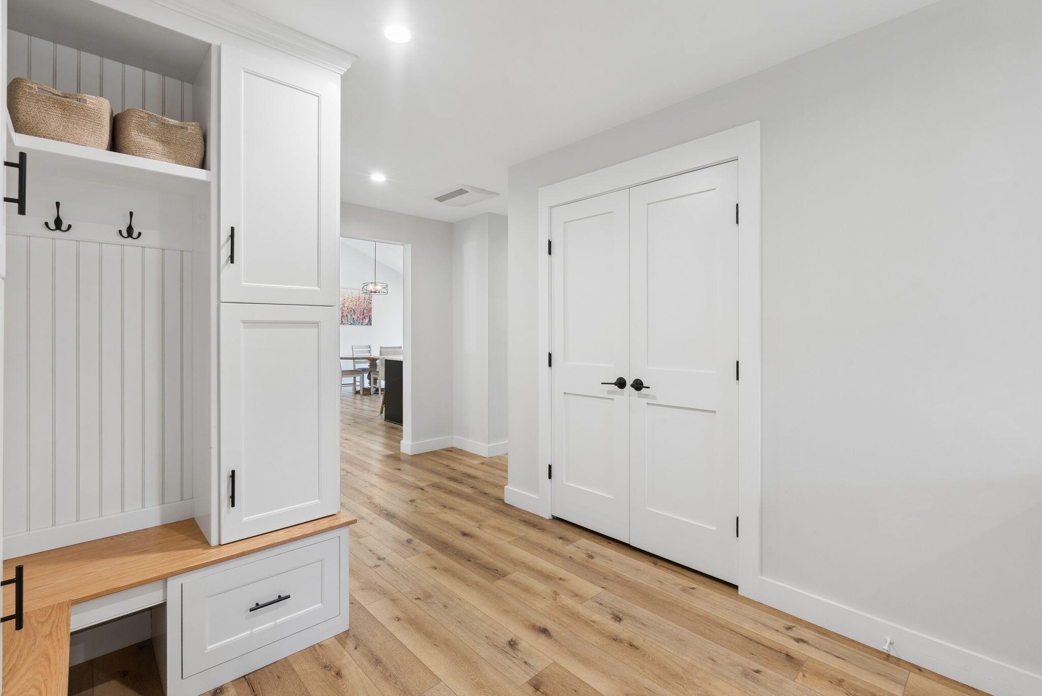 16 Dyer Lane N