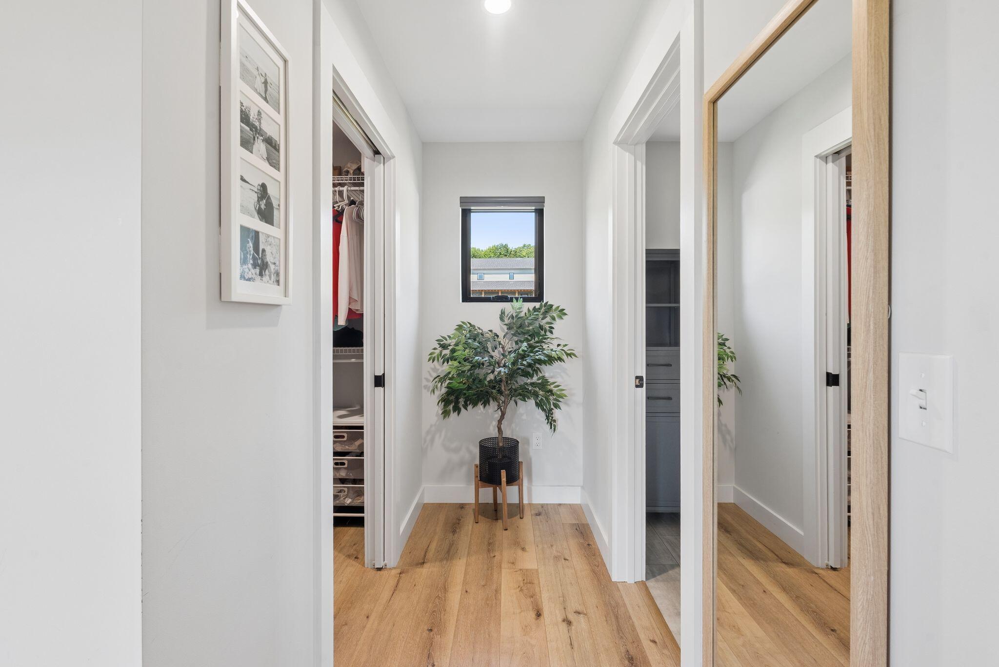 16 Dyer Lane N