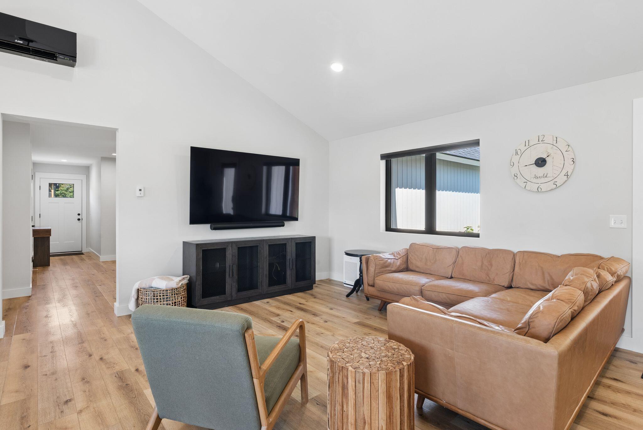 16 Dyer Lane N