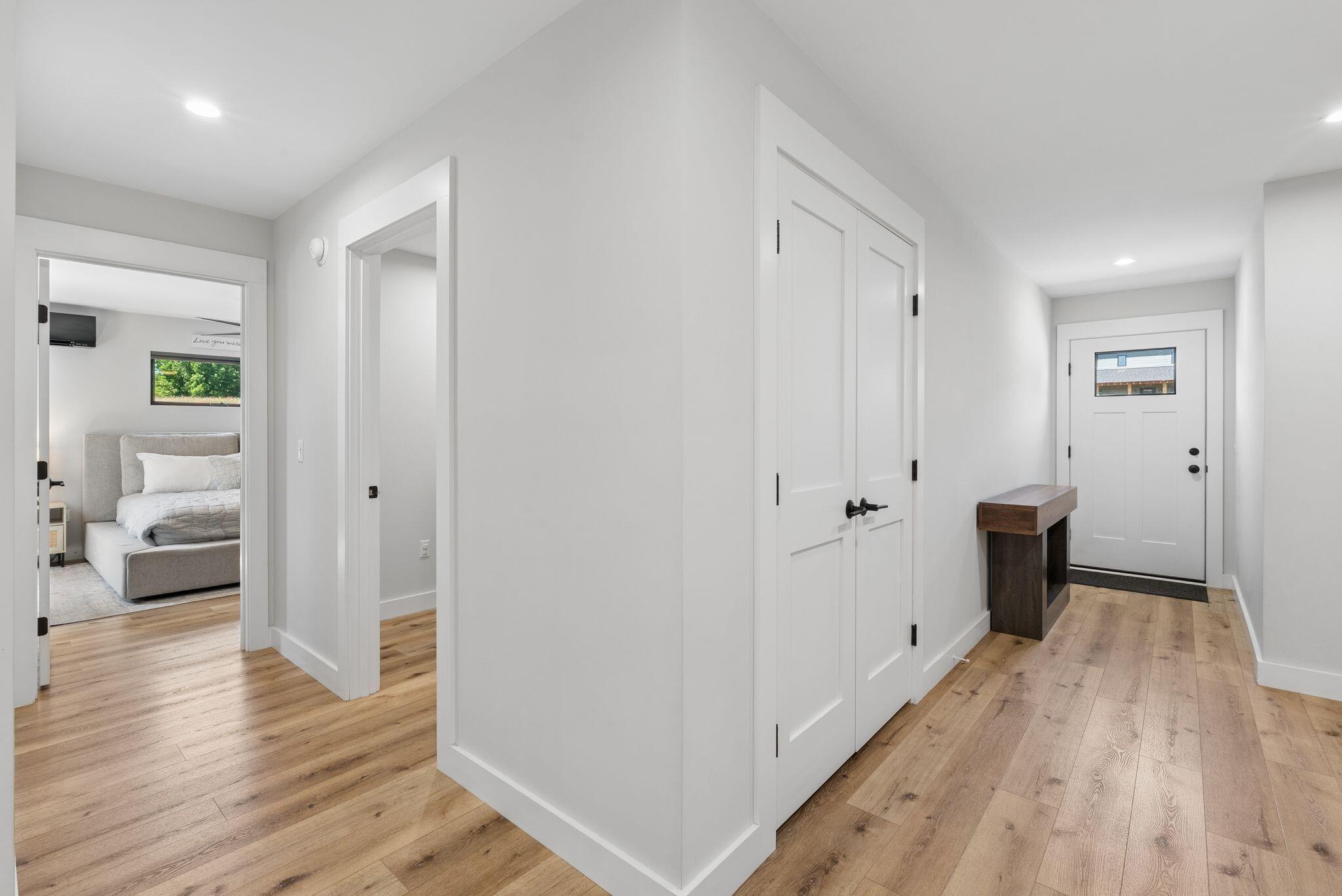 16 Dyer Lane N