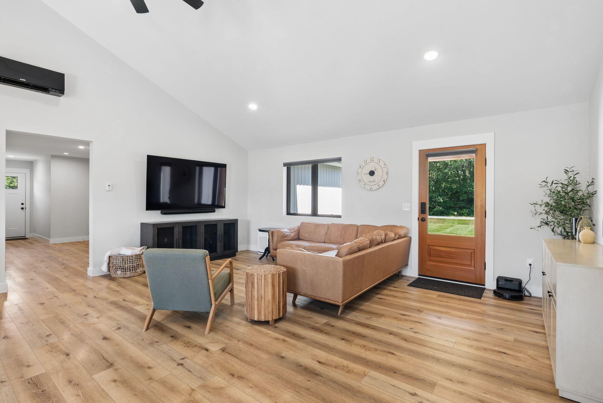 16 Dyer Lane N