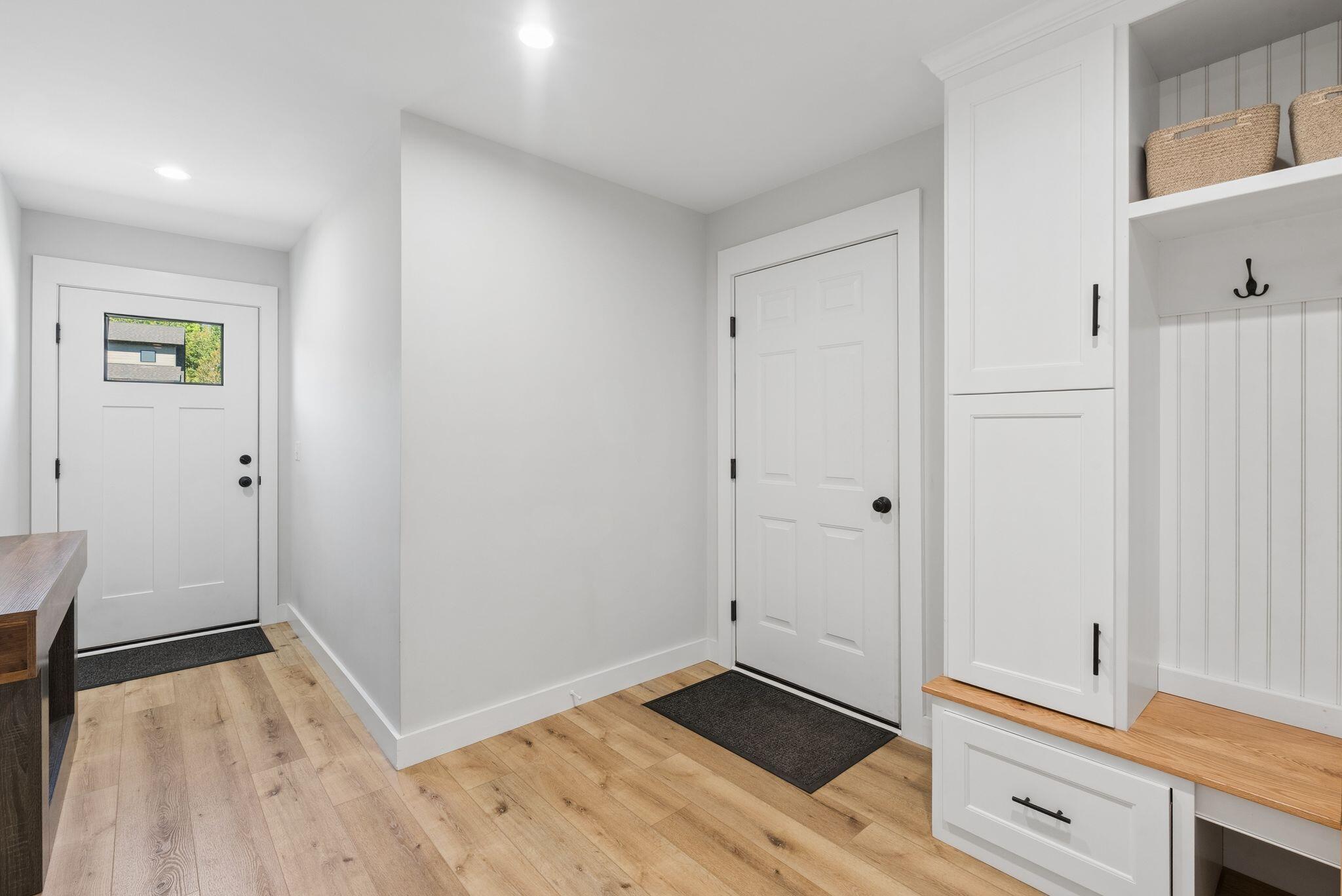 16 Dyer Lane N