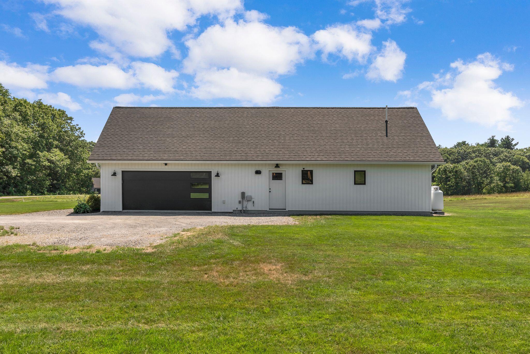 16 Dyer Lane N