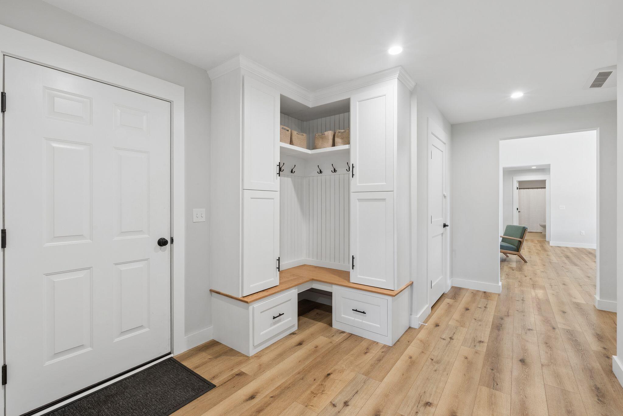 16 Dyer Lane N