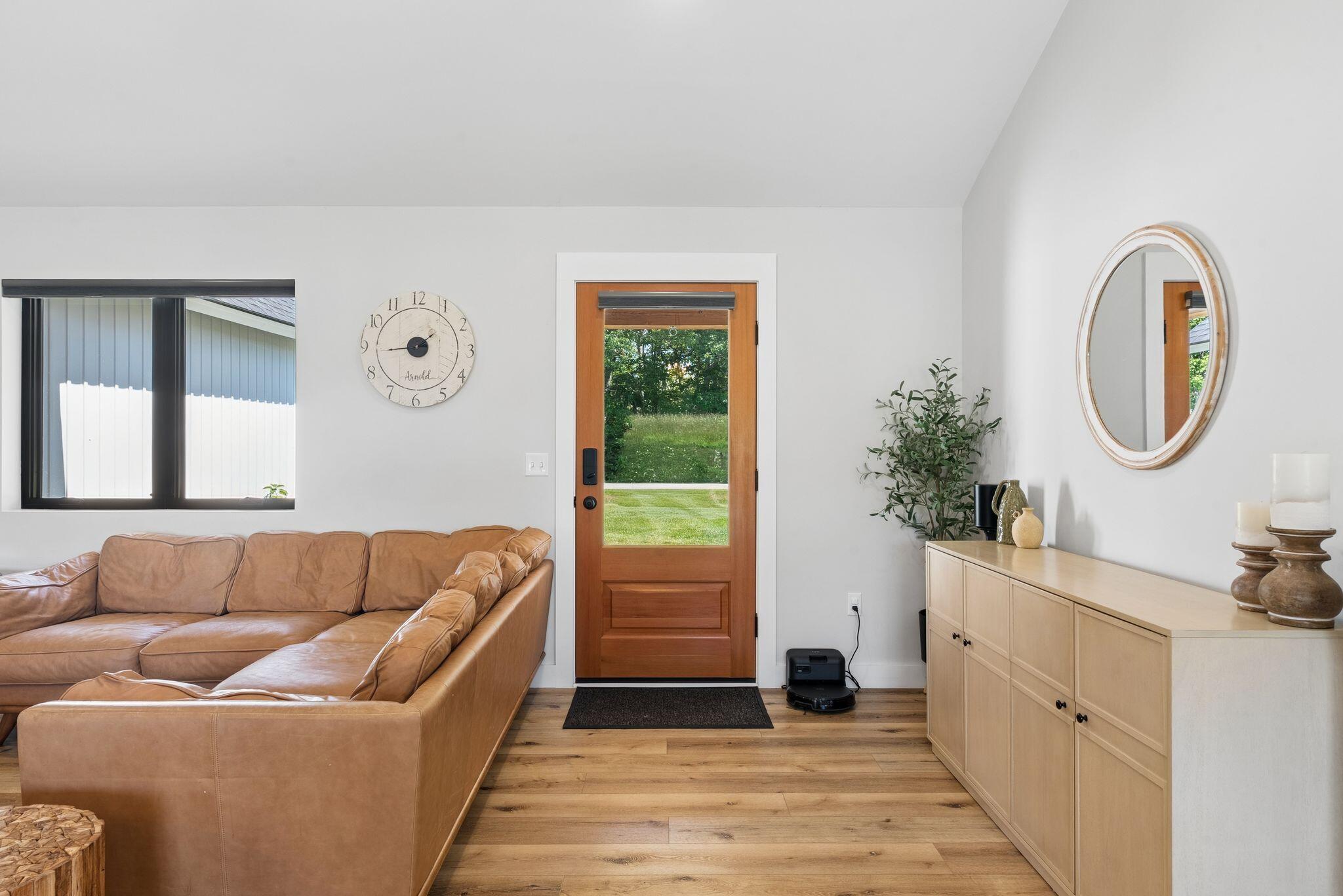 16 Dyer Lane N