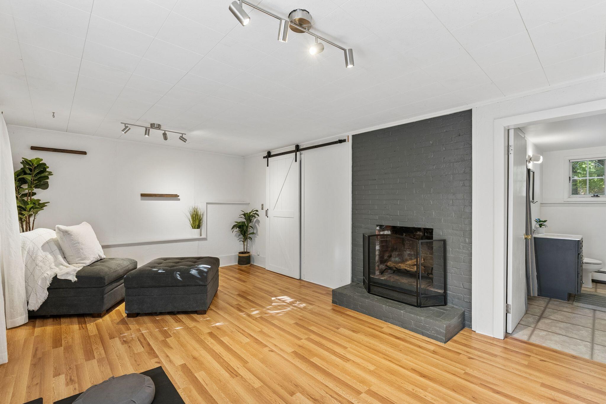 18 Broad Cove Road