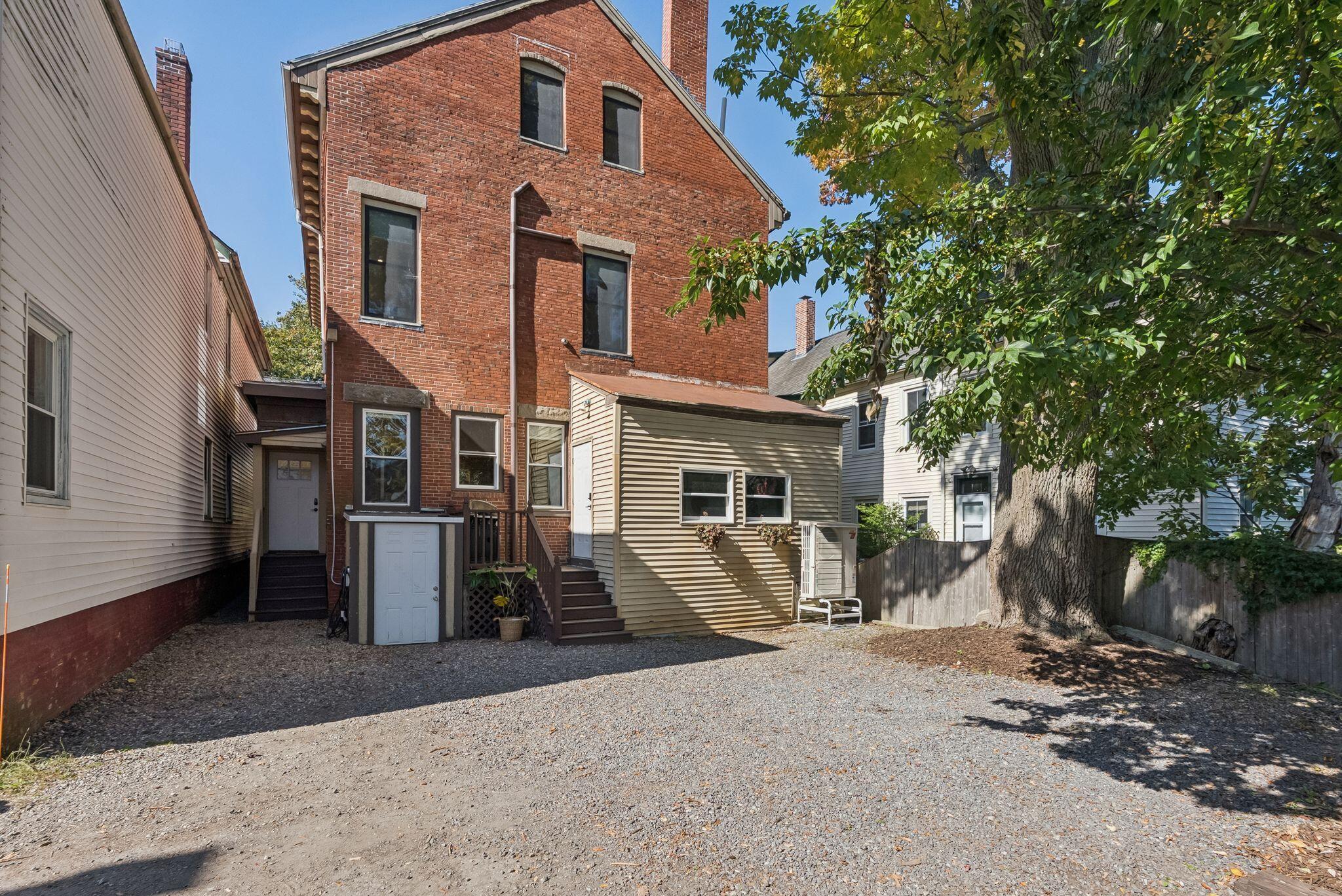 77 Carleton Street