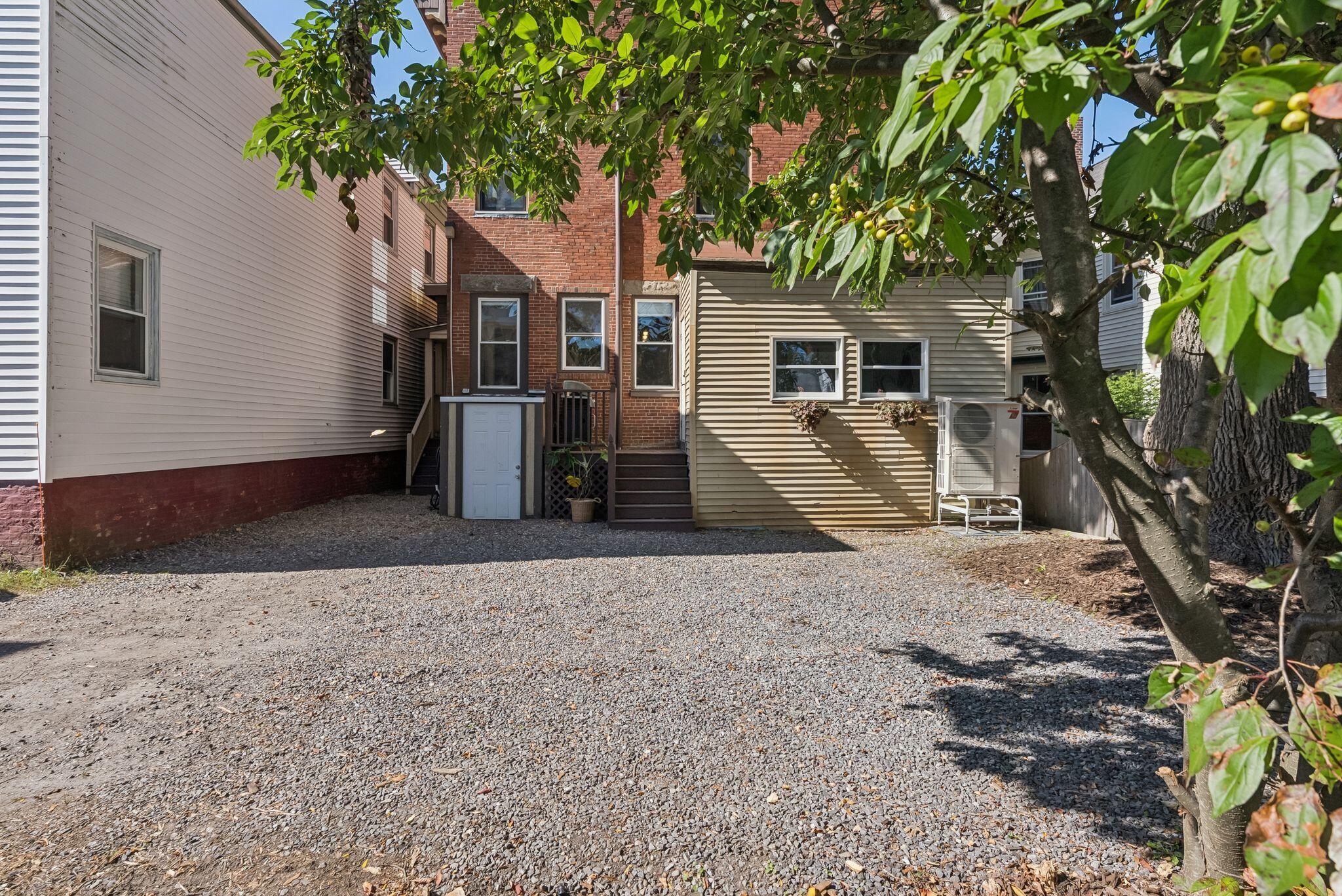 77 Carleton Street