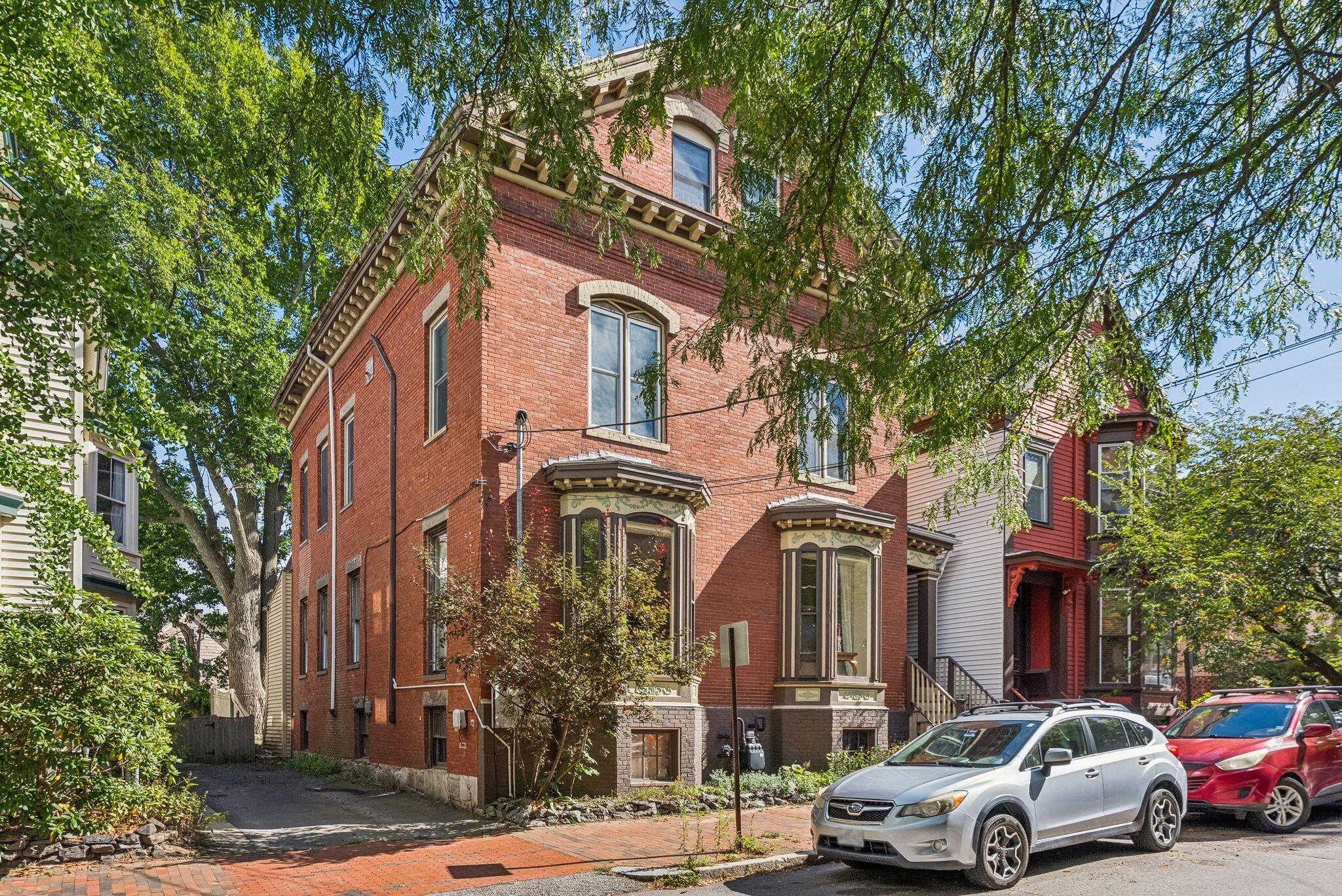 77 Carleton Street