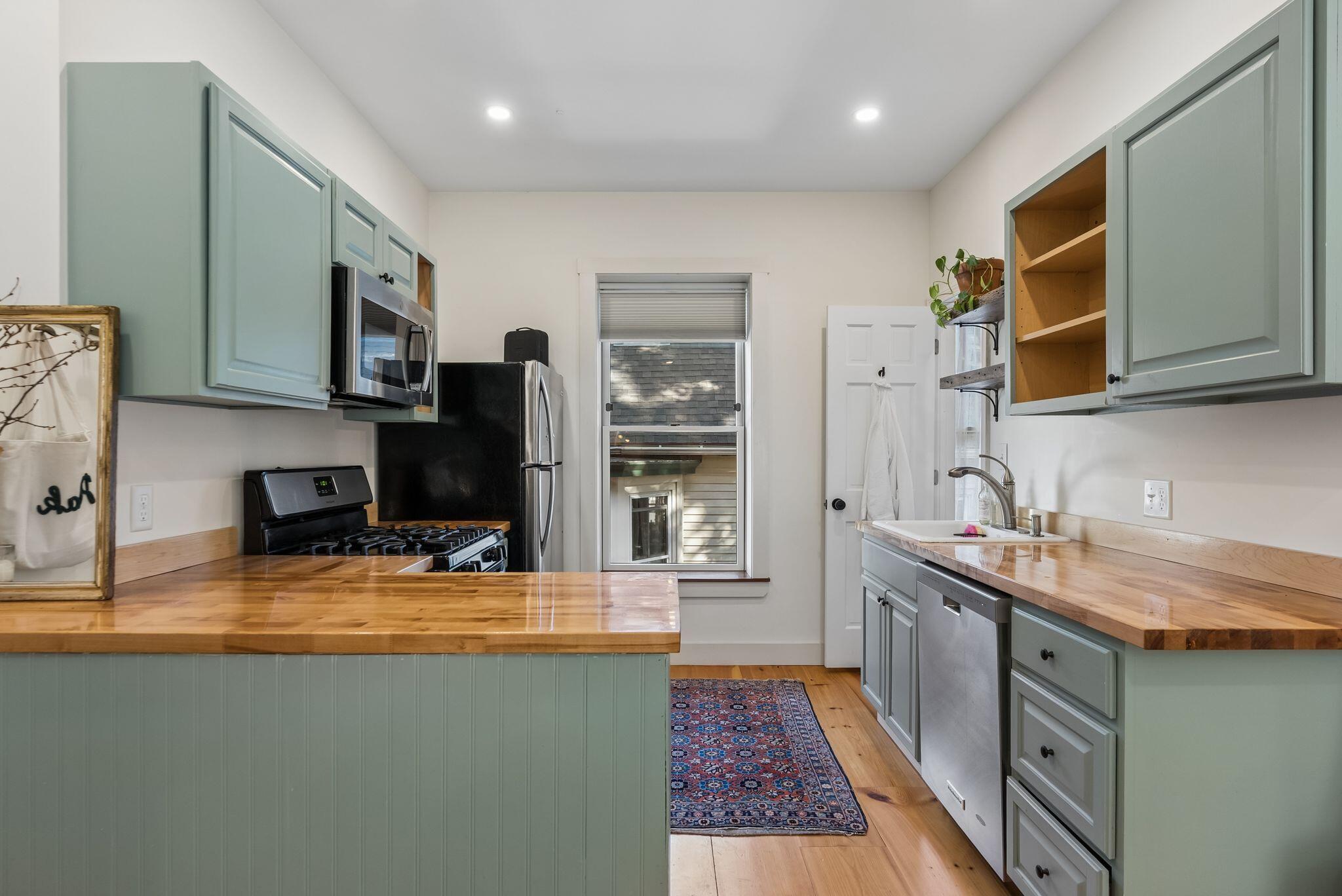 77 Carleton Street