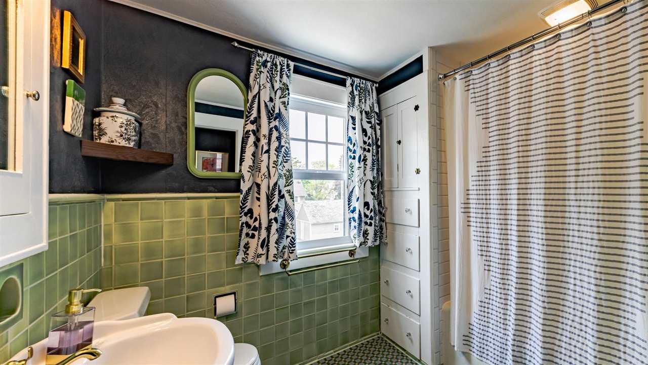 1723 W Hillsdale Street