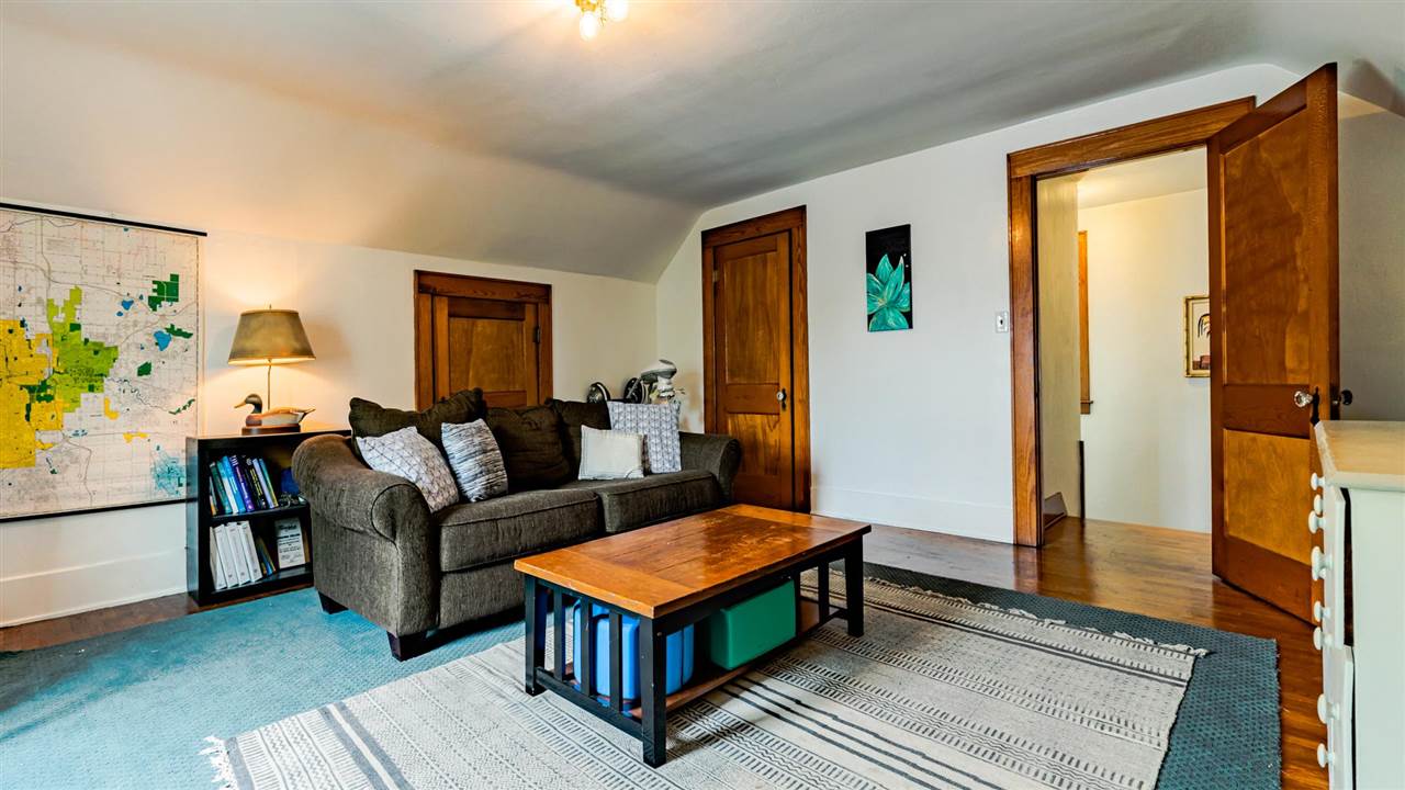 1723 W Hillsdale Street