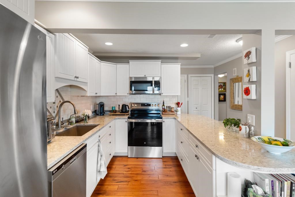 1134 Charlevoix Avenue Unit: 8
